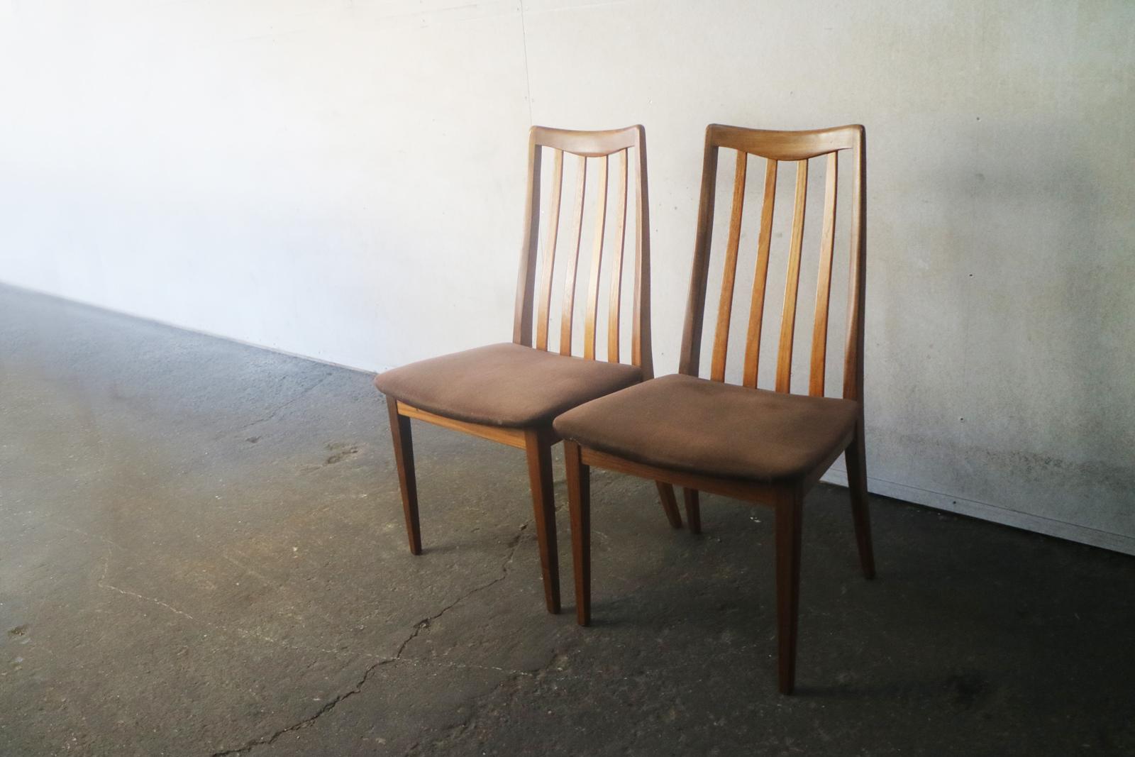 Late 20th Century 1970s Midcentury Danish Table and Total of Six G Plan Dining Chairs For Sale