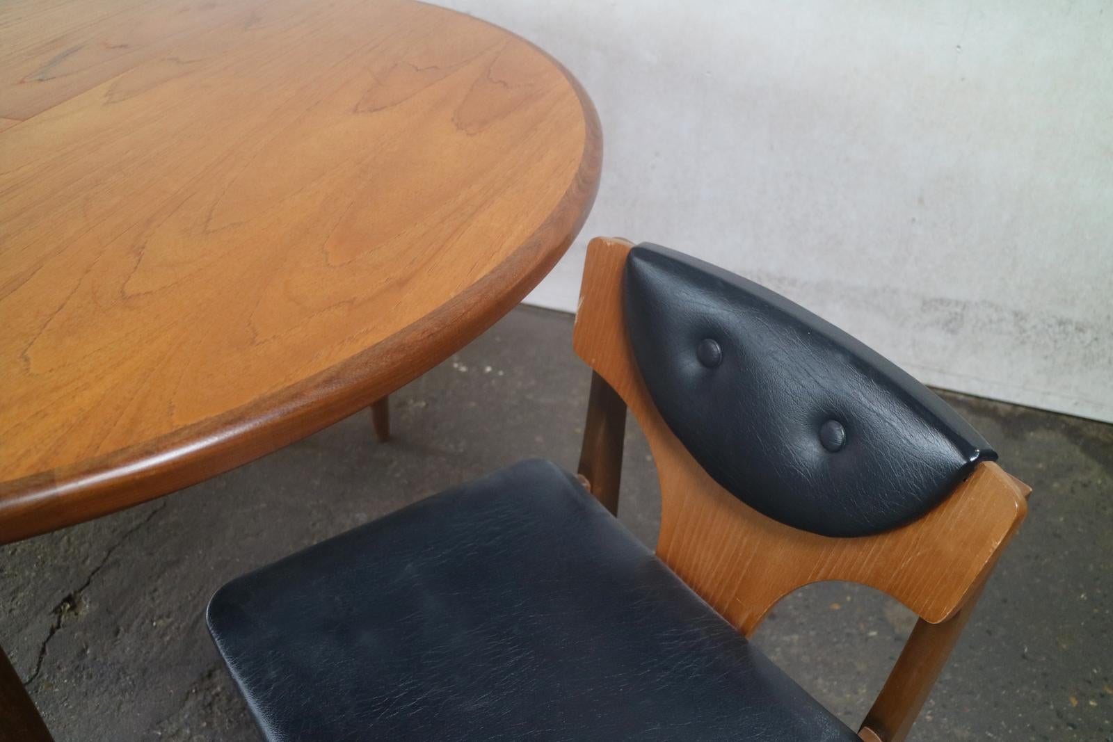 1970s Midcentury G Plan Extending Dining Table and Four Low Back Dining Chairs In Good Condition In London, GB