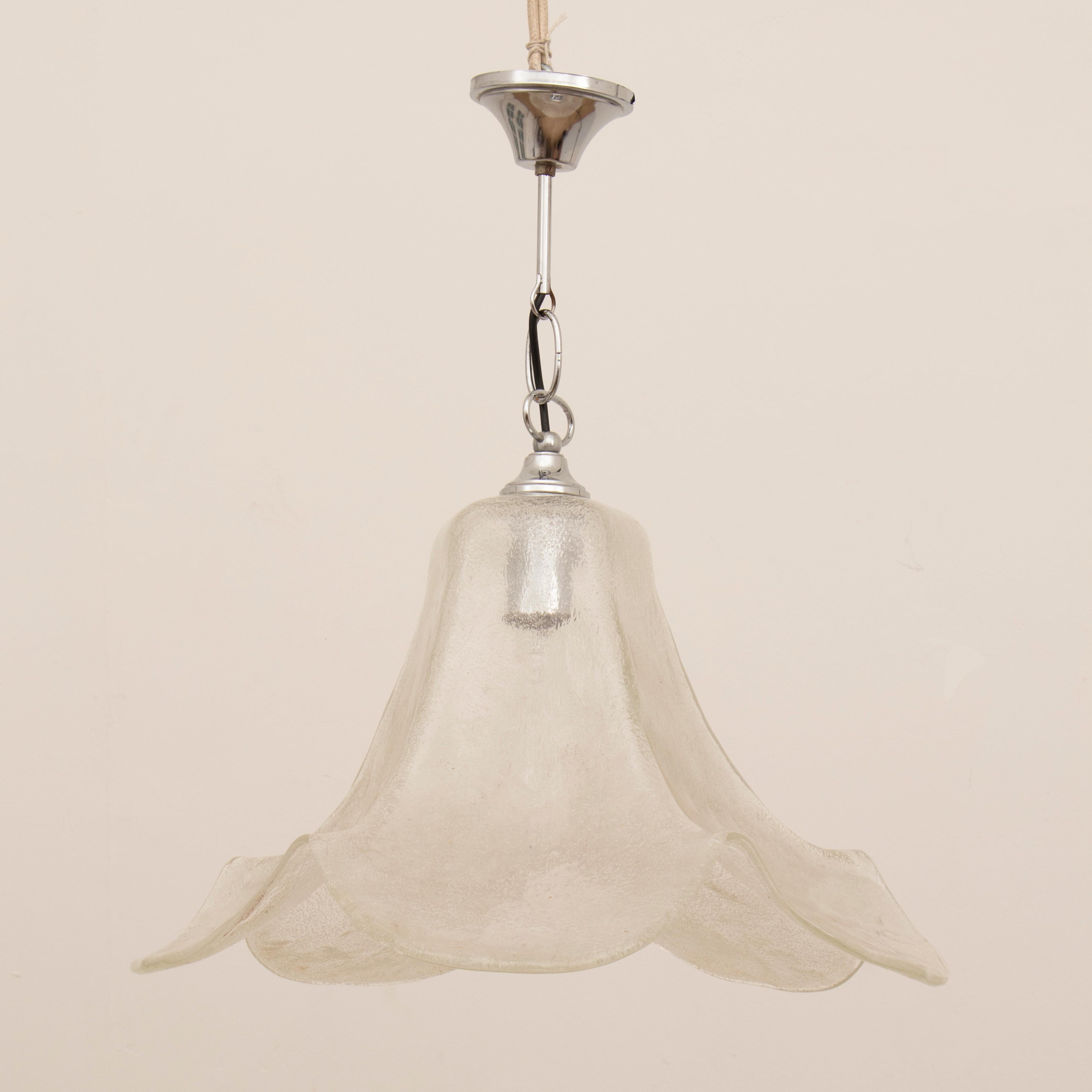 1970s white clear glass pendant hanging light with a polished chrome fitting. Manufactured in Germany by Hustadt Leuchten. The hanging light is formed by one piece of tulip shaped heavy glass with a chrome fitting, chain and ceiling cup. The light