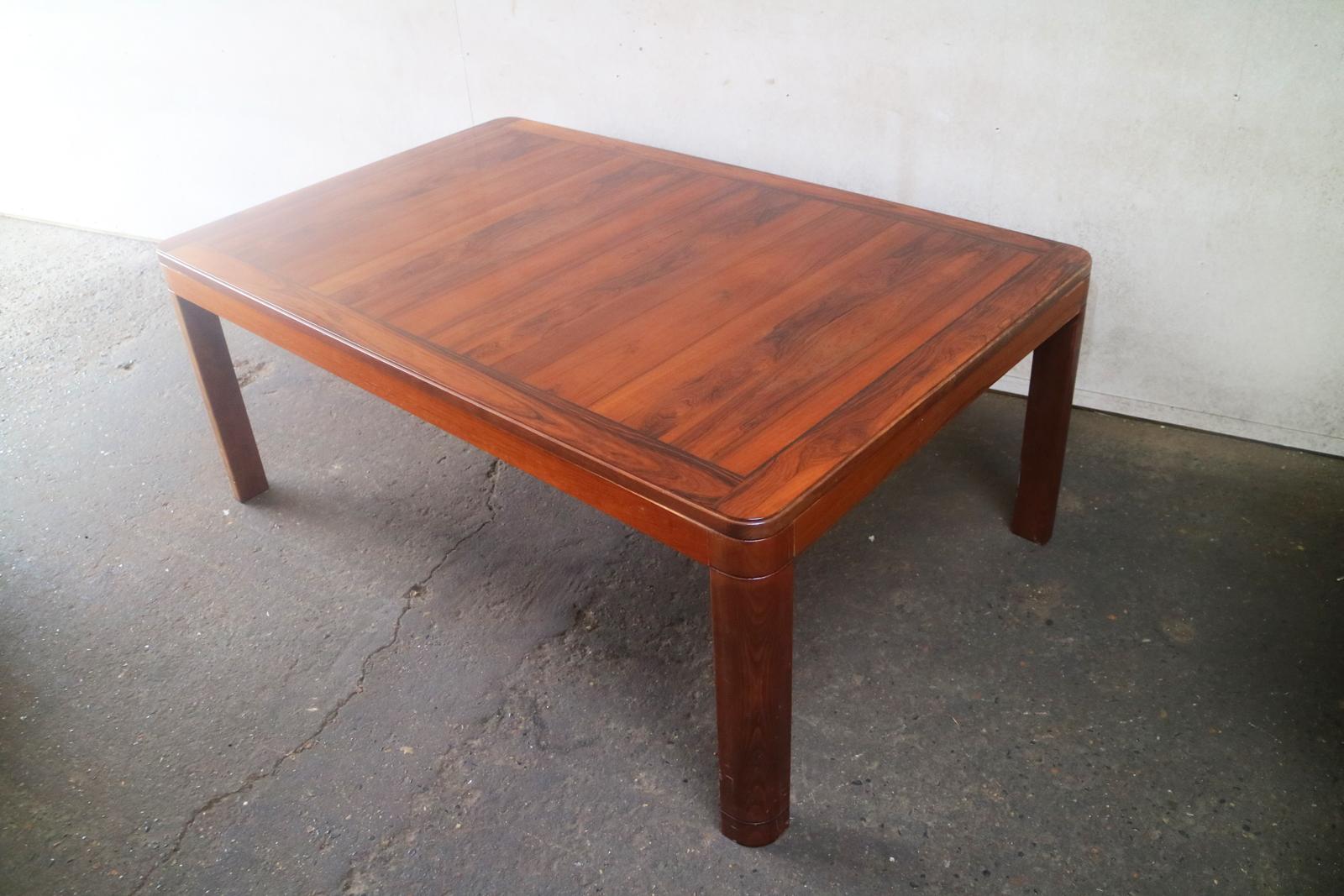 This is an unusually large Danish coffee table with a stunning rosewood veneered rounded corner top with an inlaid border. Sits on solid teak legs.


Country of origin: Denmark
Date of manufacture: 1970s 
Material: Rosewood veneer and