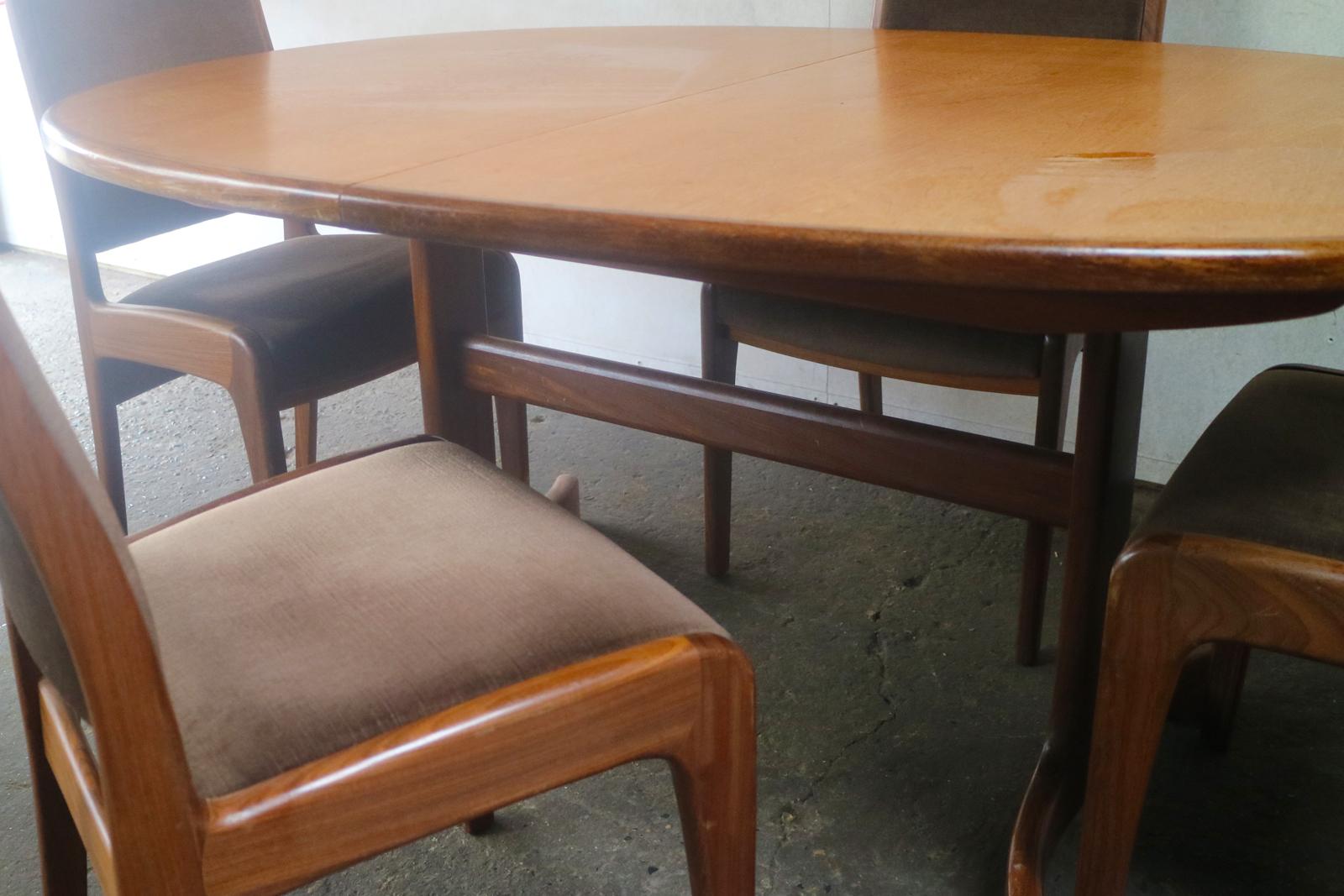 1970s Midcentury Large Ellipse G Plan Dining Table and Chairs In Good Condition In London, GB