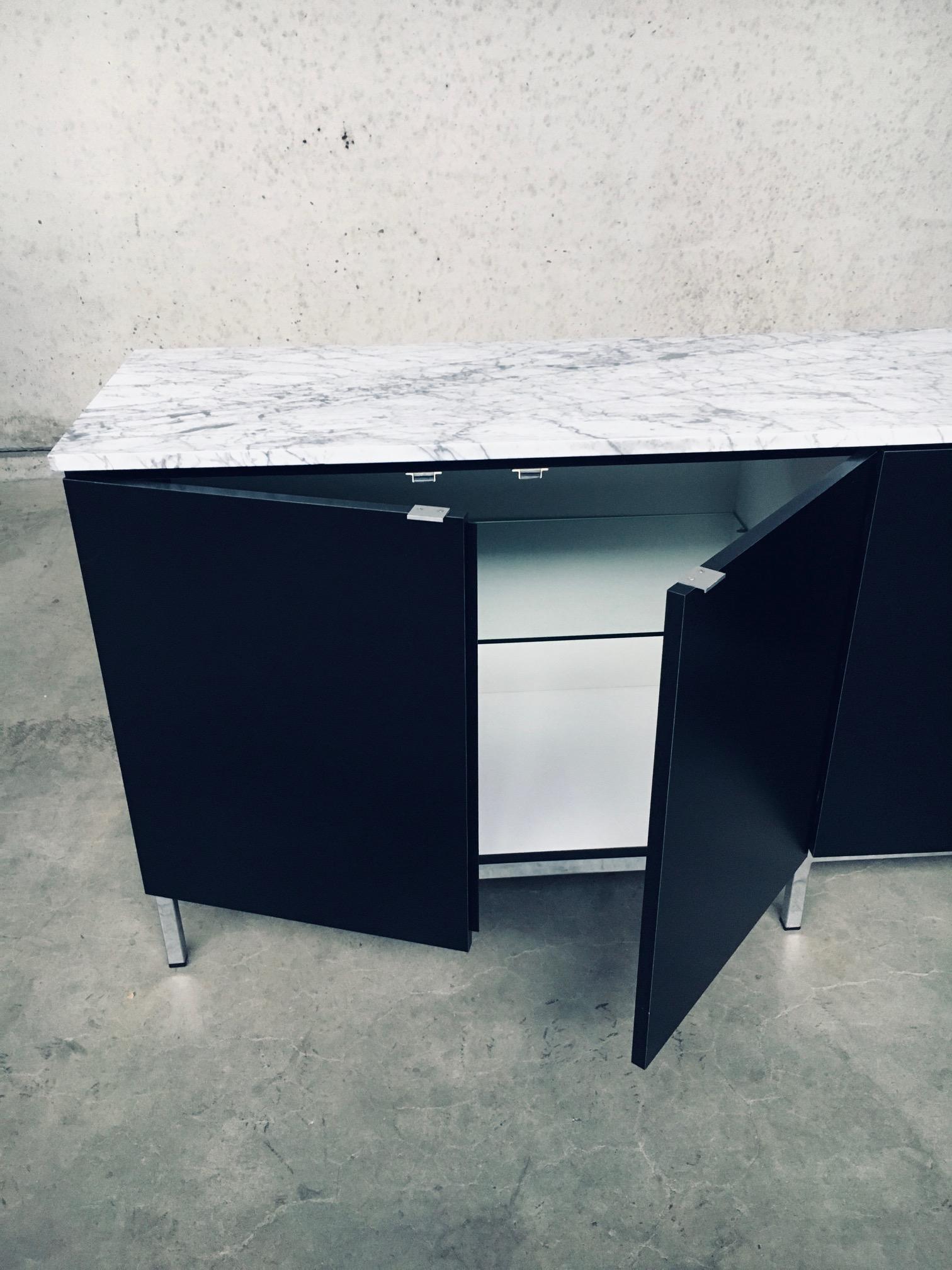 Credenza del 1970 di Florence Knoll dal design moderno del Medioevo in vendita 5