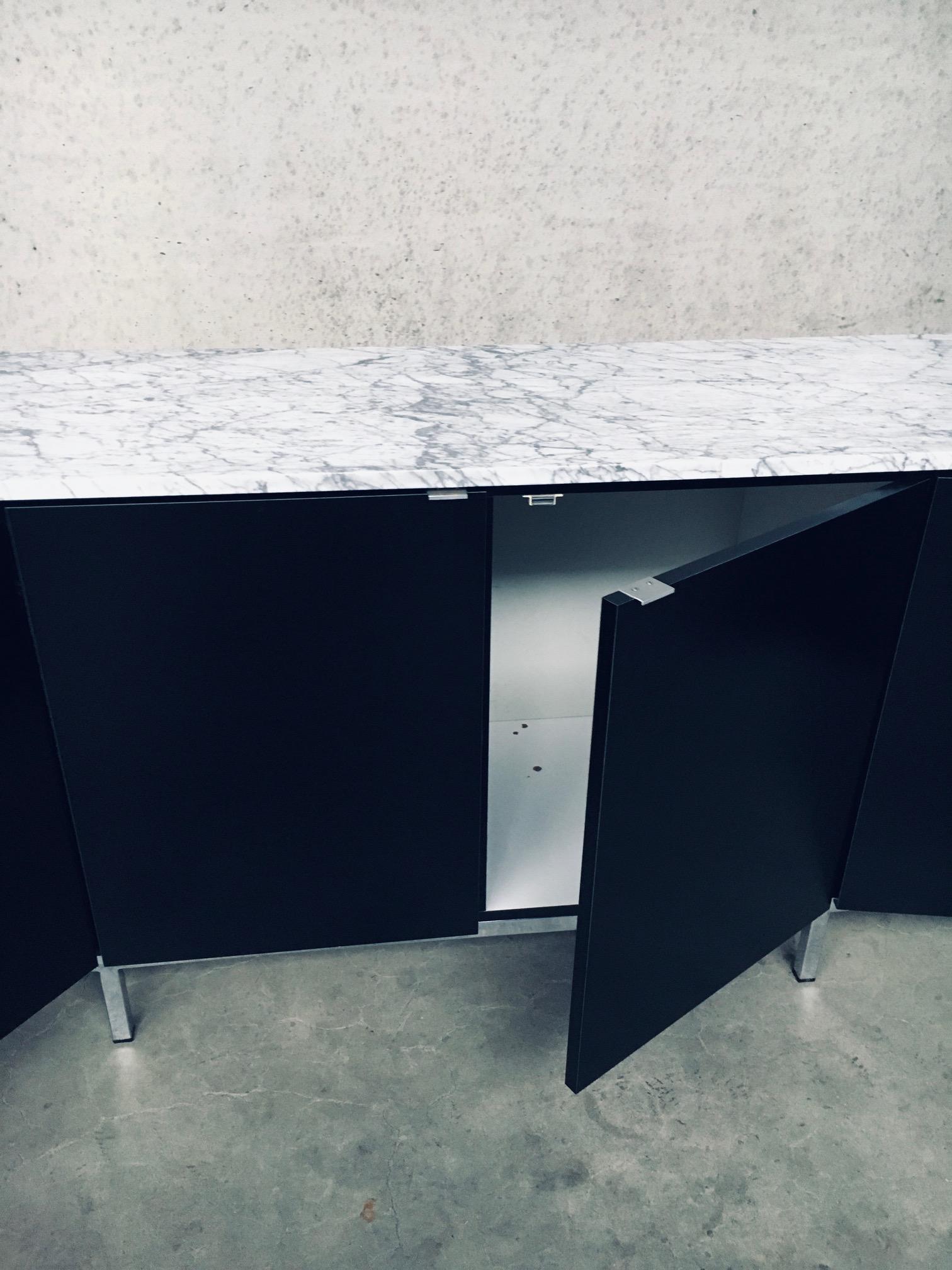Credenza del 1970 di Florence Knoll dal design moderno del Medioevo in vendita 6