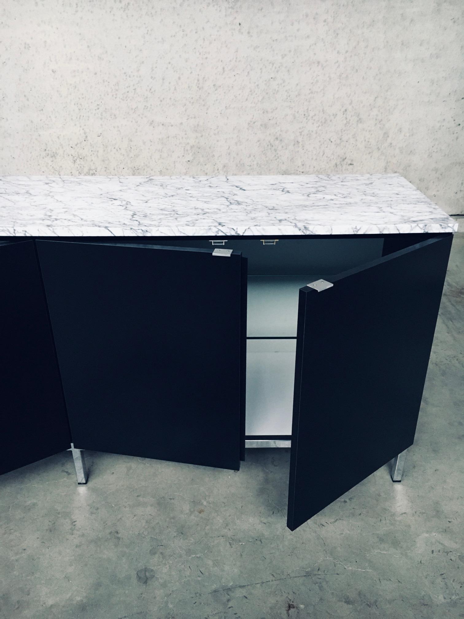 Credenza del 1970 di Florence Knoll dal design moderno del Medioevo in vendita 7