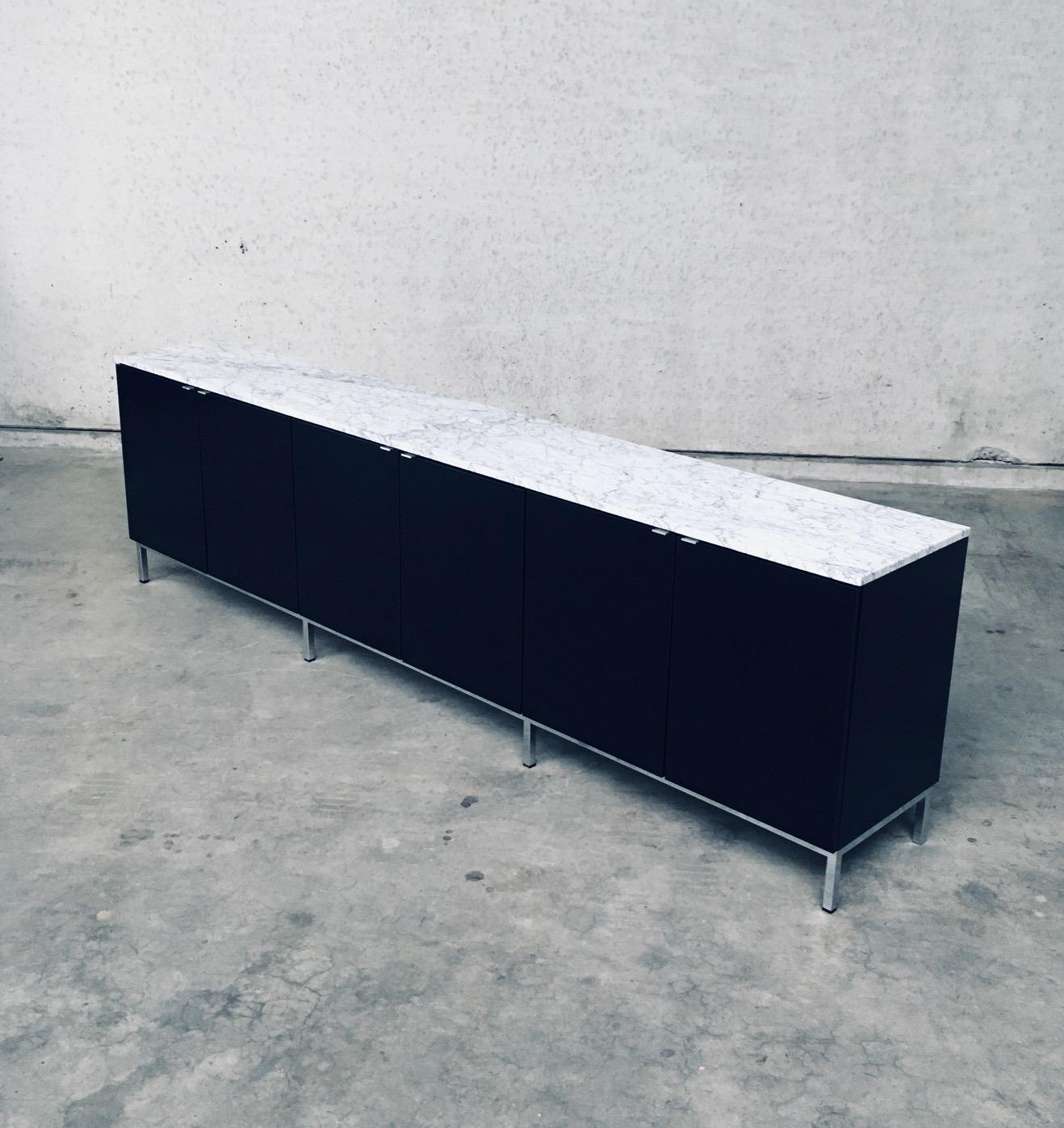 Laminato Credenza del 1970 di Florence Knoll dal design moderno del Medioevo in vendita