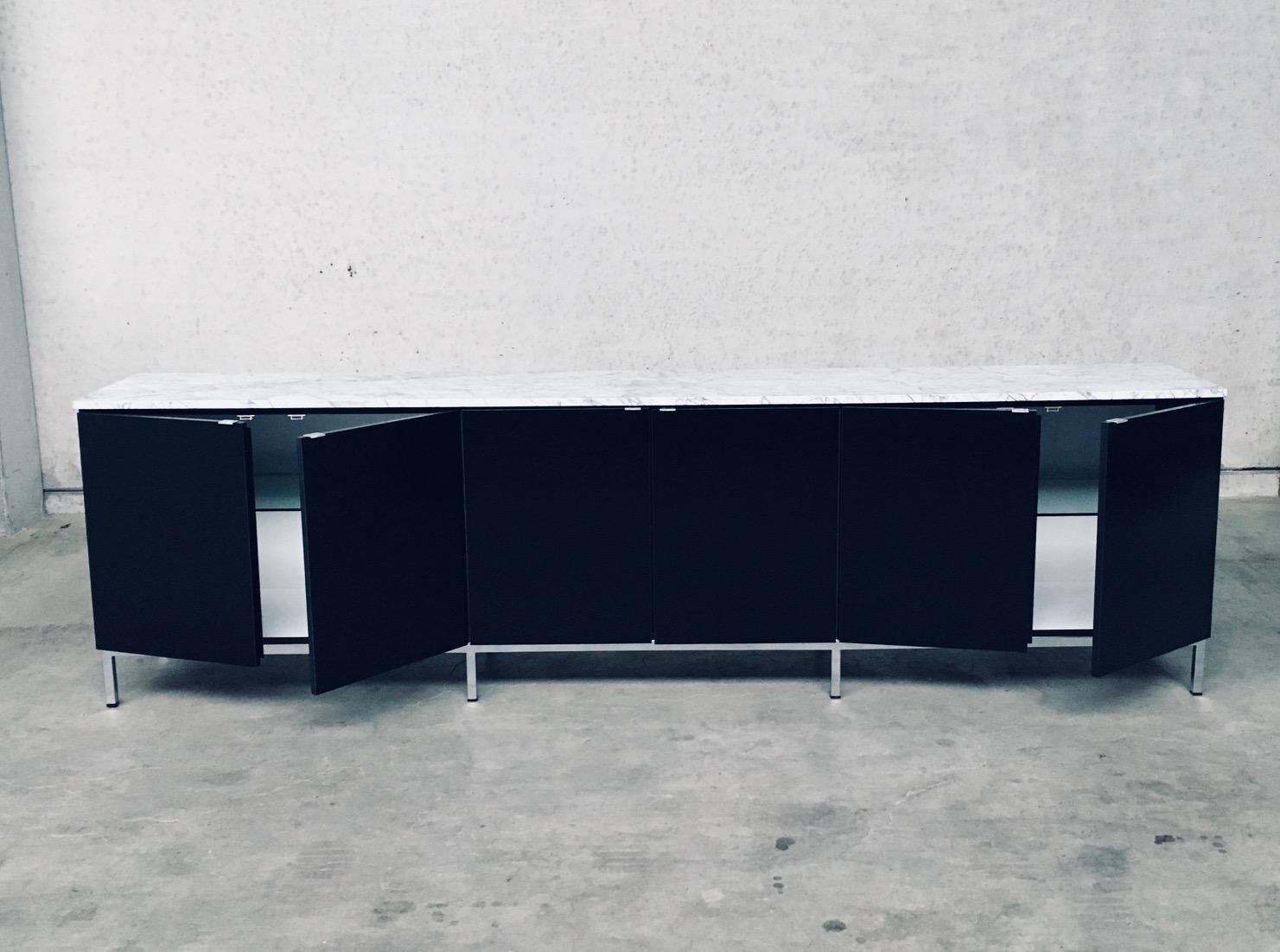 Credenza del 1970 di Florence Knoll dal design moderno del Medioevo In condizioni buone in vendita a Oud-Turnhout, VAN