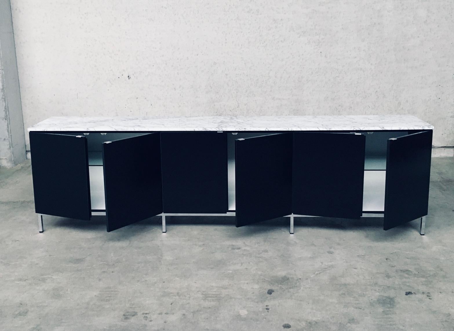 Fine XX secolo Credenza del 1970 di Florence Knoll dal design moderno del Medioevo in vendita