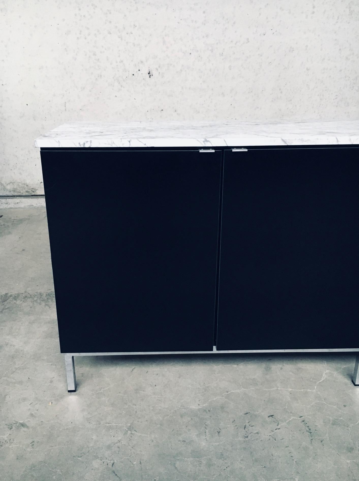 Metallo Credenza del 1970 di Florence Knoll dal design moderno del Medioevo in vendita