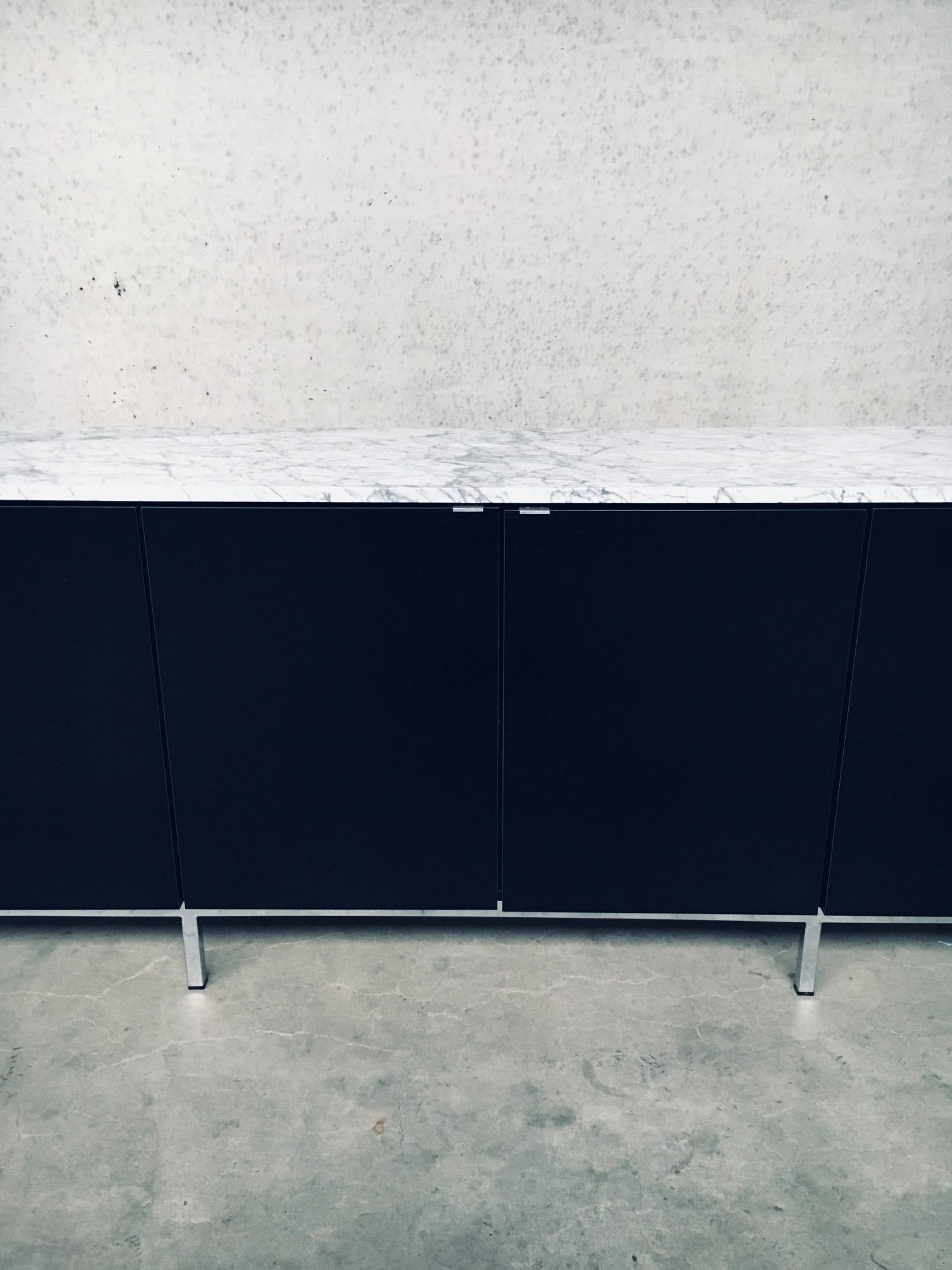 Credenza del 1970 di Florence Knoll dal design moderno del Medioevo in vendita 1