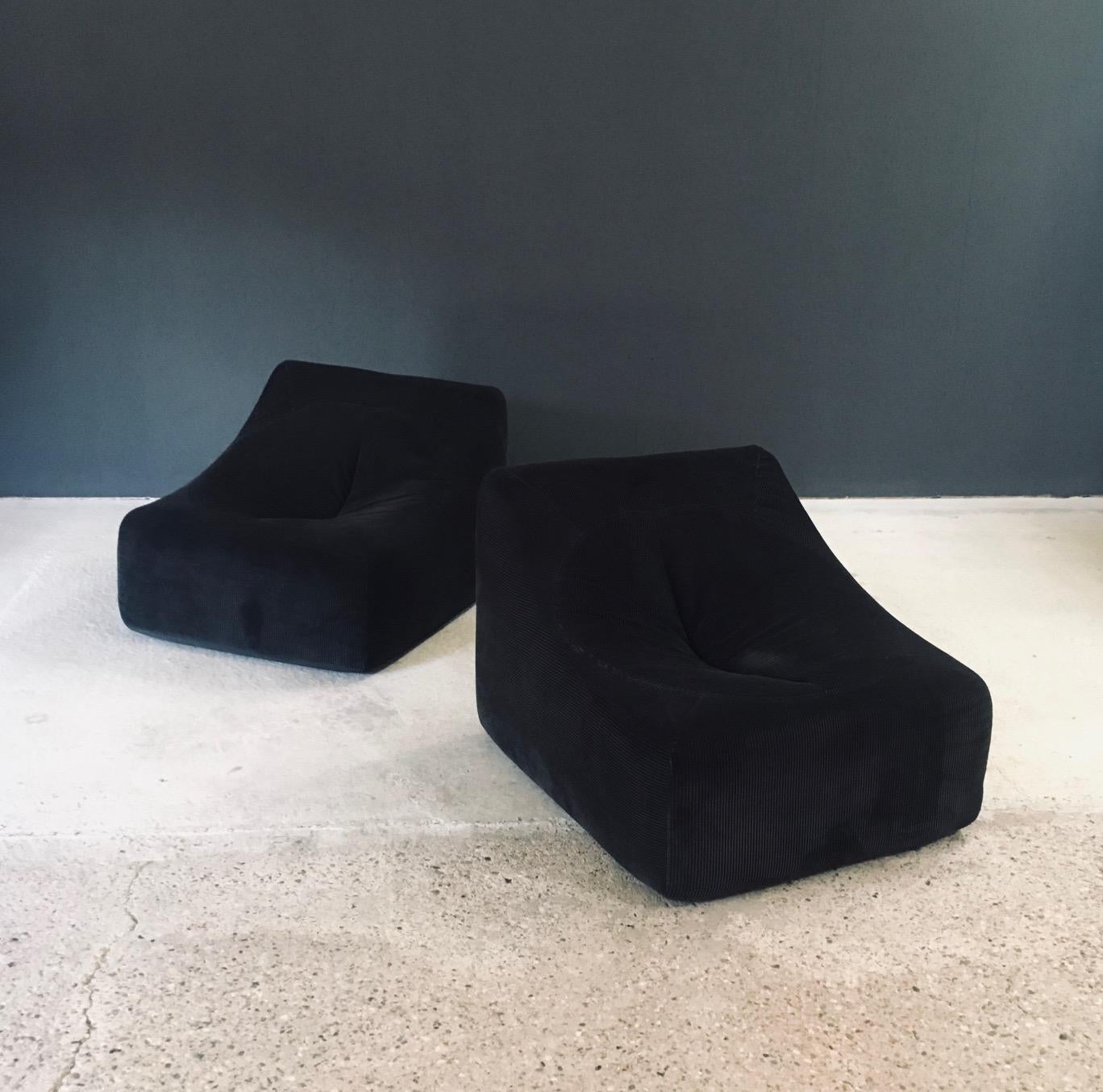 Tessuto Set di sedie da salotto in velluto a coste di design francese del Midcentury Modern degli anni '70 in vendita