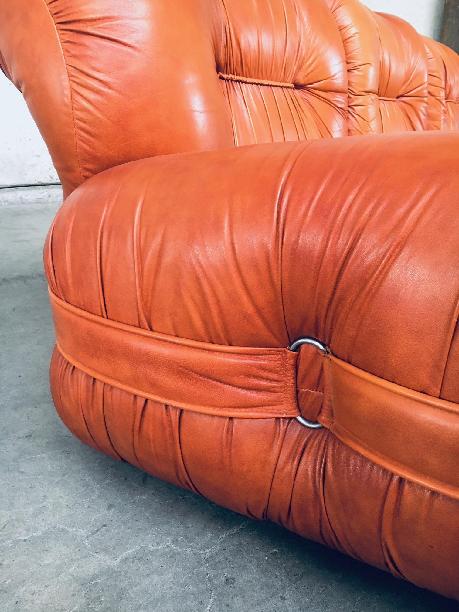 1970's Midcentury Modern Italian Design Leather 3 Seat Sofa For Sale 5