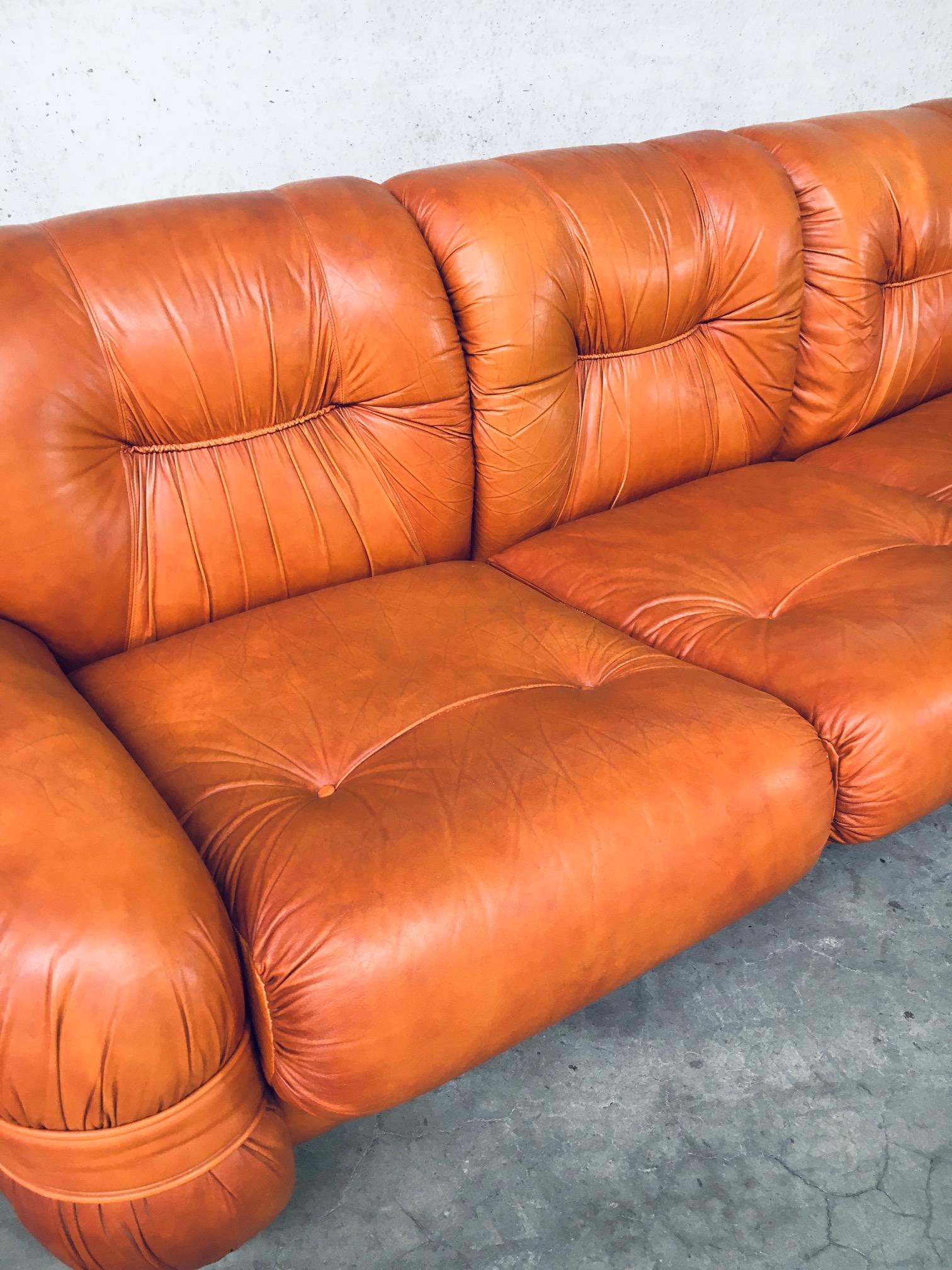 1970's Midcentury Modern Italian Design Leather 3 Seat Sofa For Sale 6