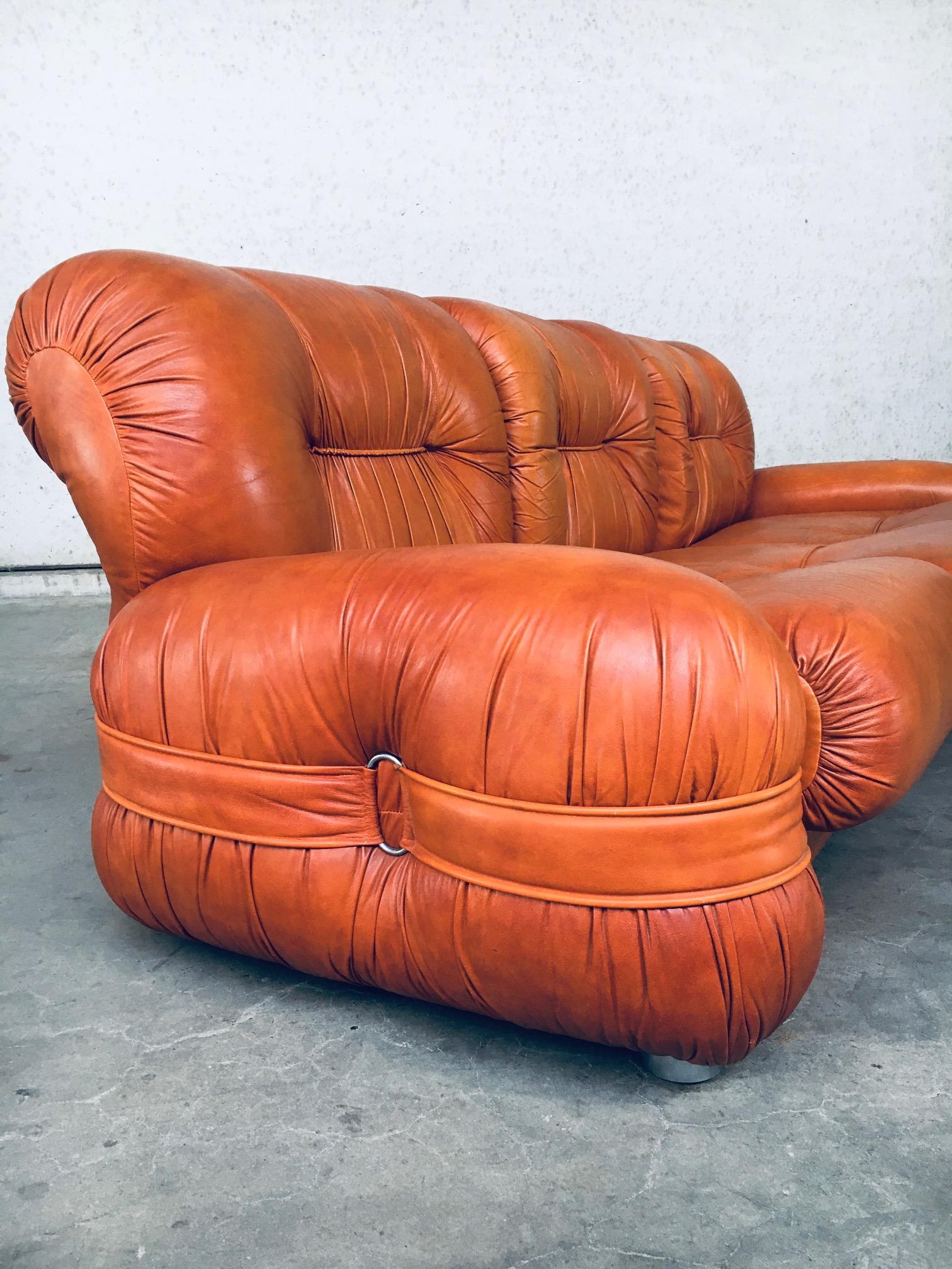 1970's Midcentury Modern Italian Design Leather 3 Seat Sofa For Sale 9