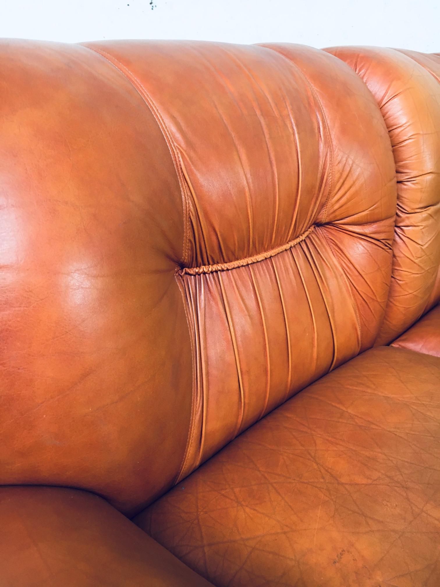 1970's Midcentury Modern Italian Design Leather 3 Seat Sofa For Sale 10
