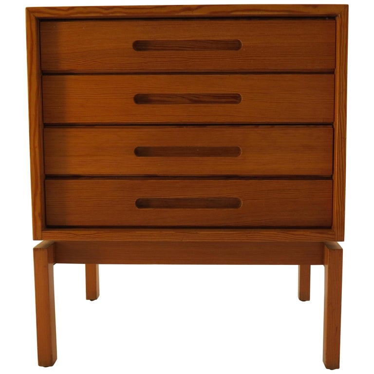 1970s Midcentury Modern Small Oregon Pine Chest Of Drawers For