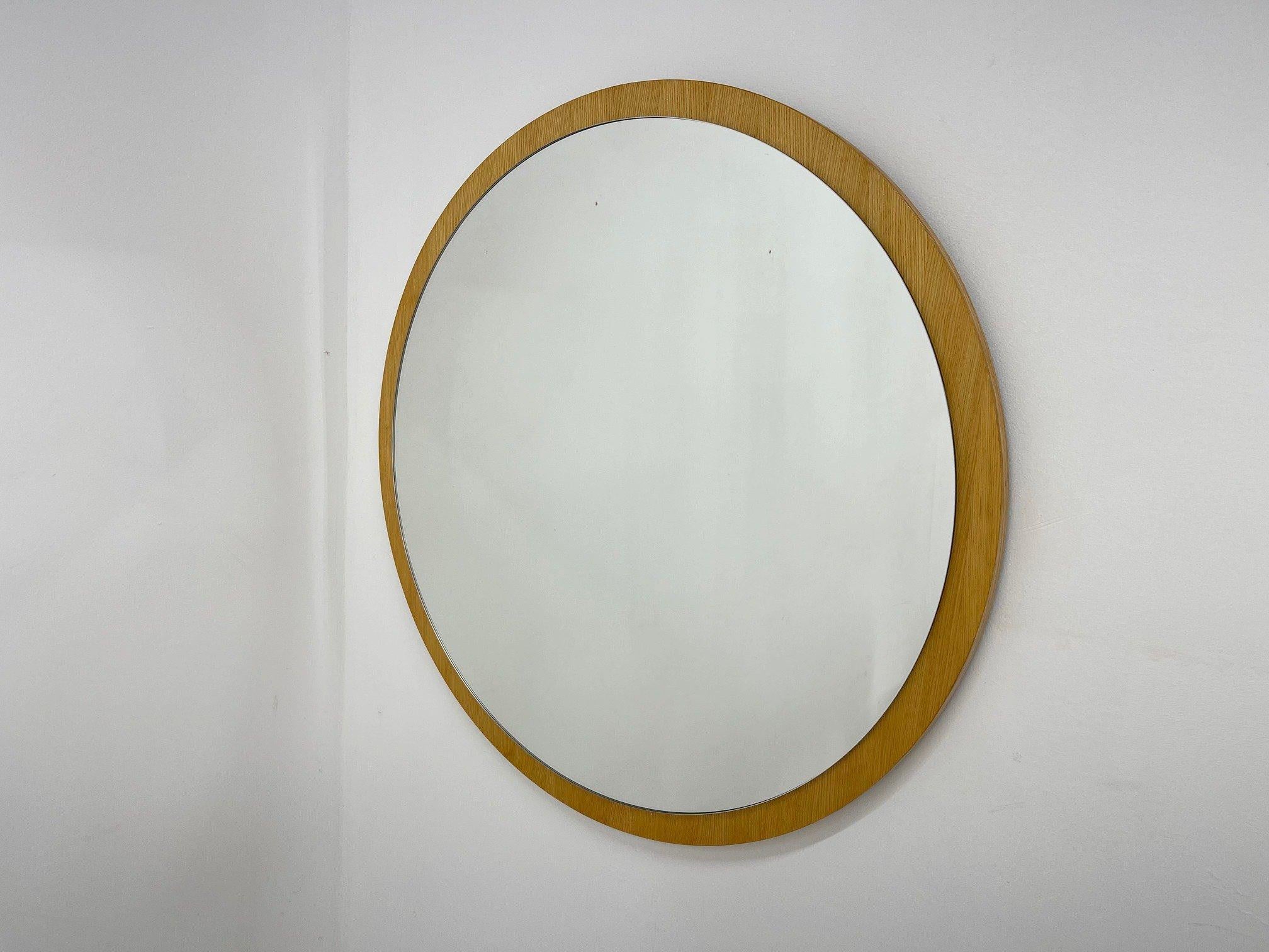 1970's Midcentury Round Wall Mirror, Czechoslovakia In Good Condition For Sale In Praha, CZ