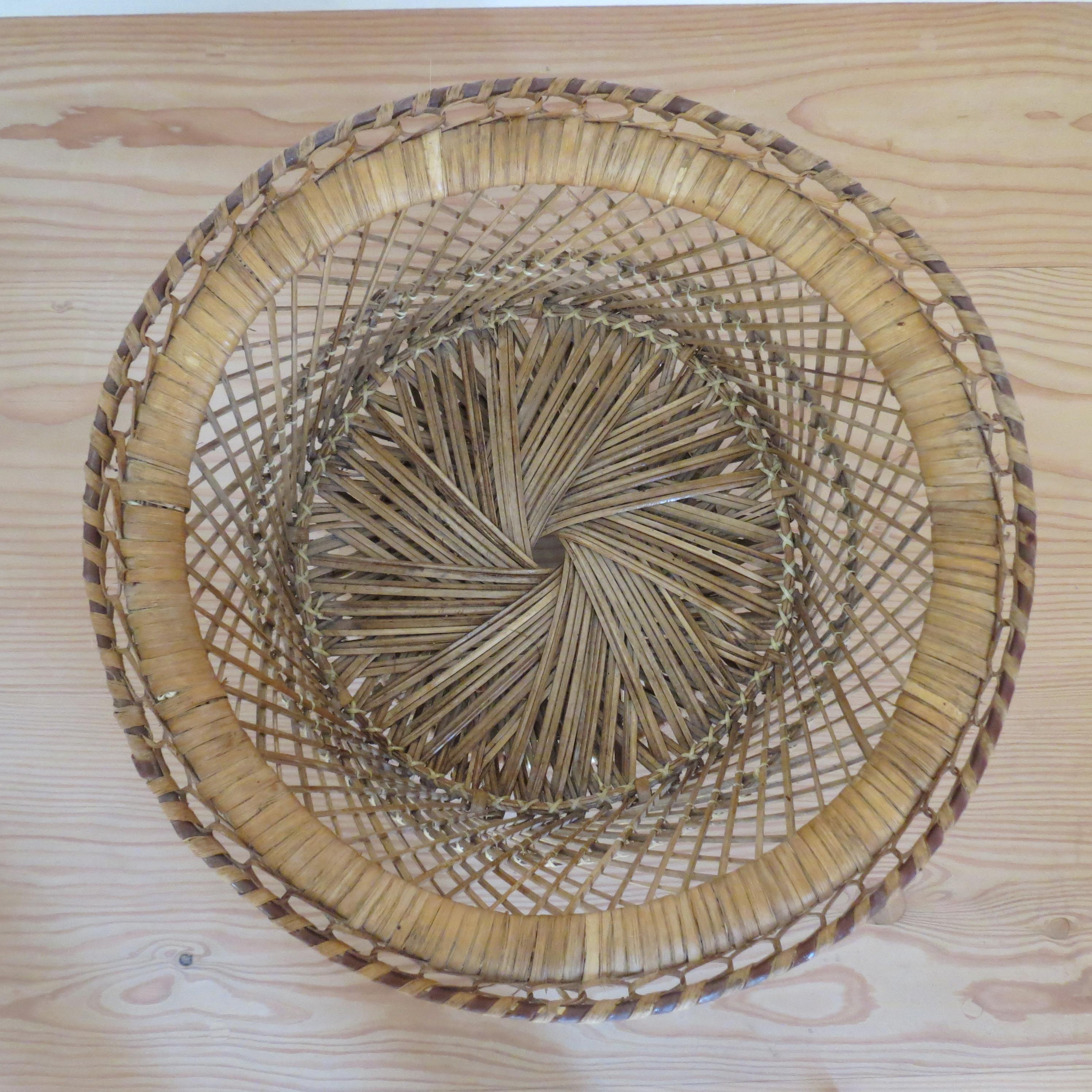 Wonderful wicker rattan plant holder from the 1970s. Nice detailed wicker work.
In good vintage condition

Wonderful wicker rattan plant holder from the 1970s. Nice detailed wicker work.
In good vintage condition

