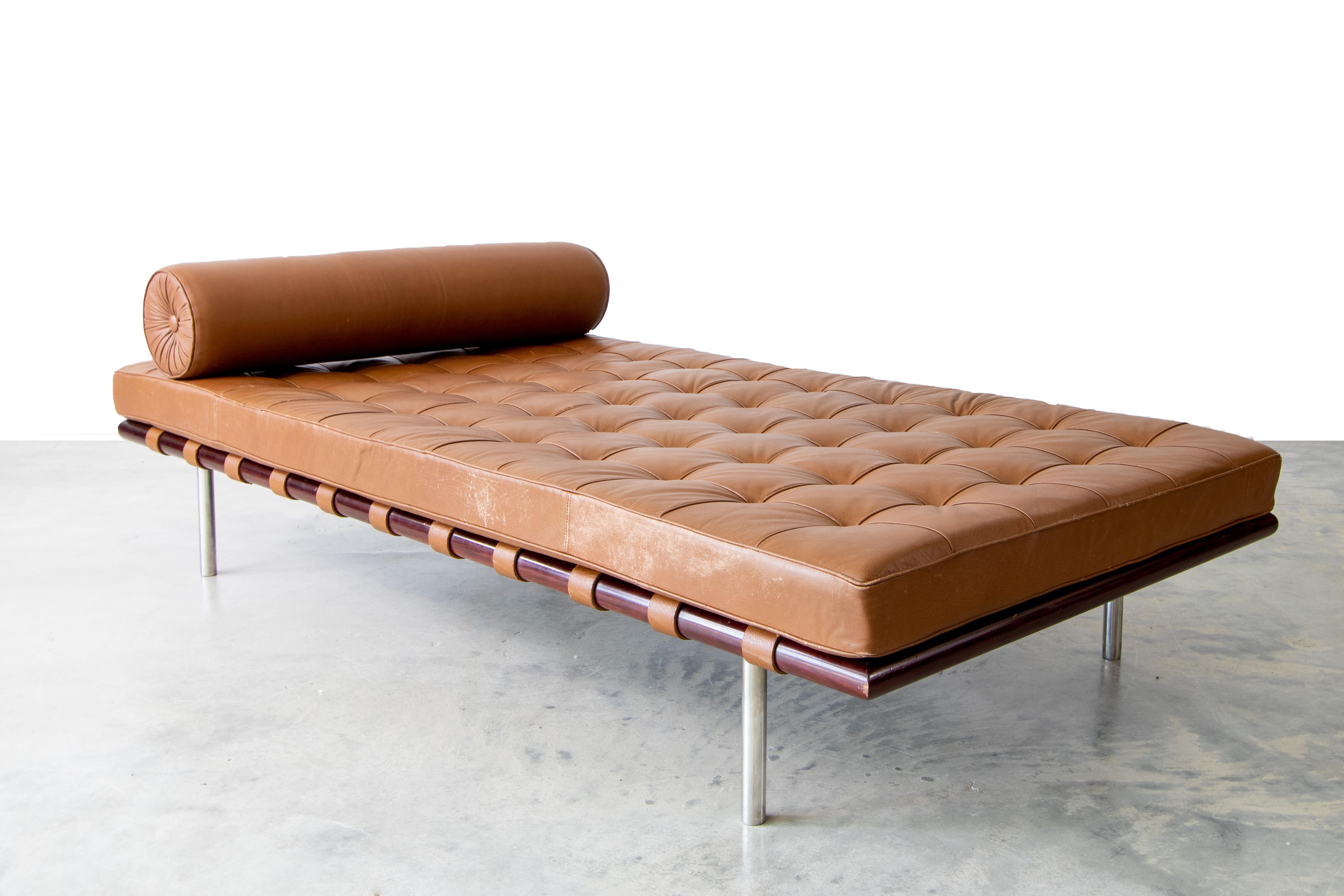 A great example of the timeless Barcelona couch Daybed designed by Ludwig Mies van der Rohe for Knoll and produced in the 1970s . This example with rosewood frame and the original tan leather. The cushion and the frame both retain their original