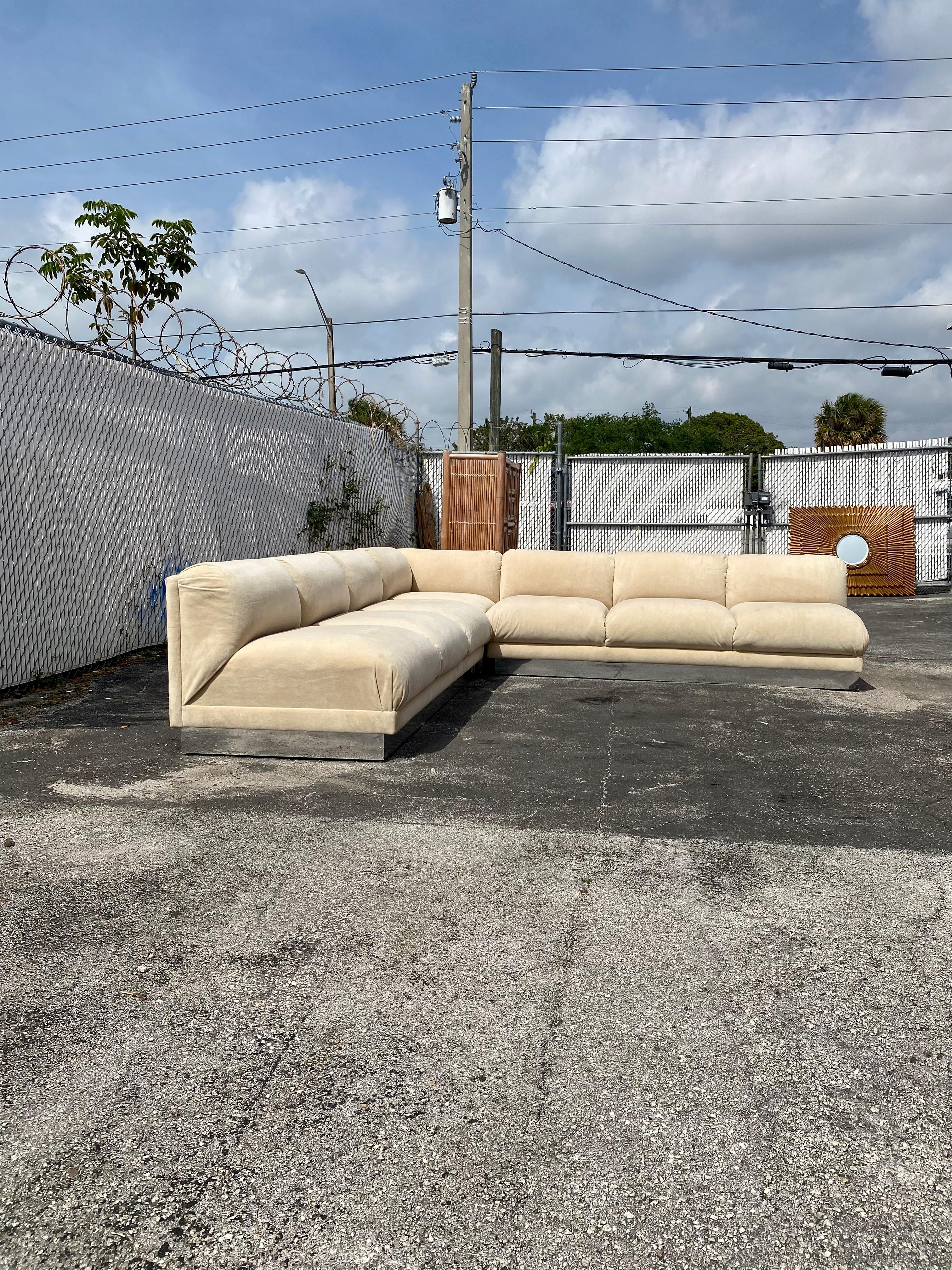 On offer on this occasion is one of the most stunning, sectional you could hope to find. Outstanding design is exhibited throughout. The beautiful cotton velvet upholstery sectional is statement piece which is also extremely comfortable and packed