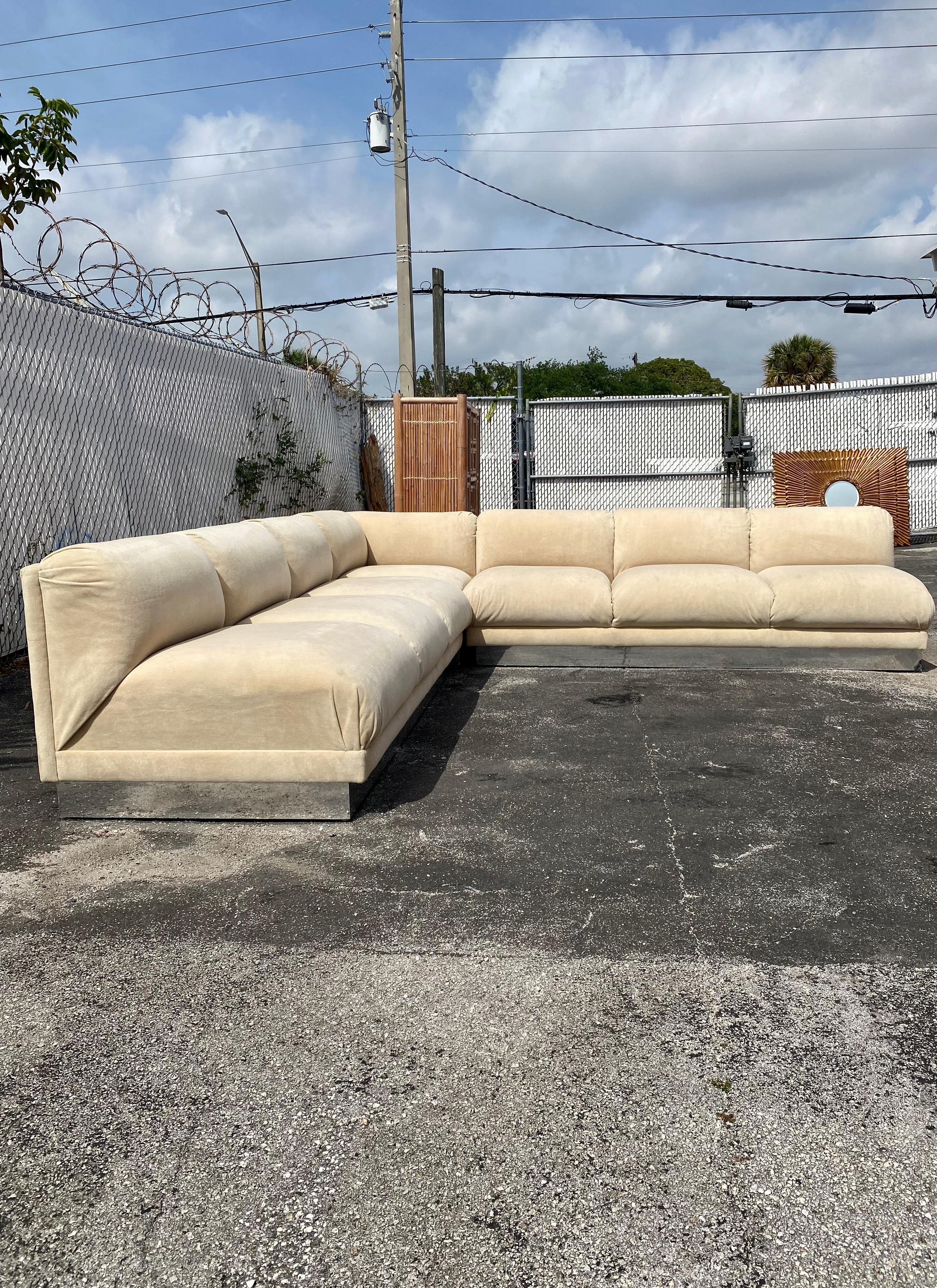 1970s Milo Baughman Light Beige Chrome Plinth Base Sectional  In Good Condition For Sale In Fort Lauderdale, FL