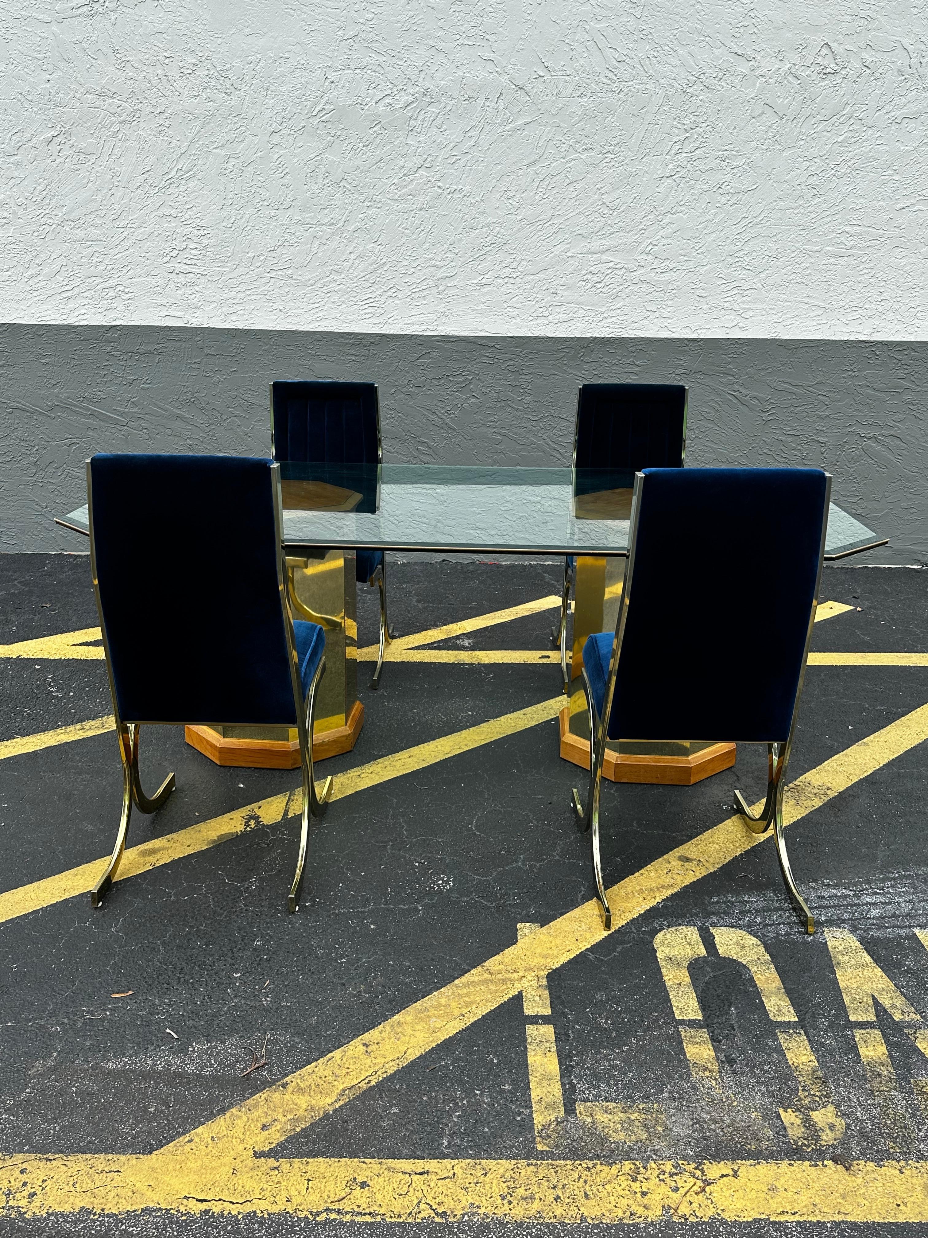 1970 Milo Baughman Double Pedestal Hexagonal Wood and Brass Table en vente 3