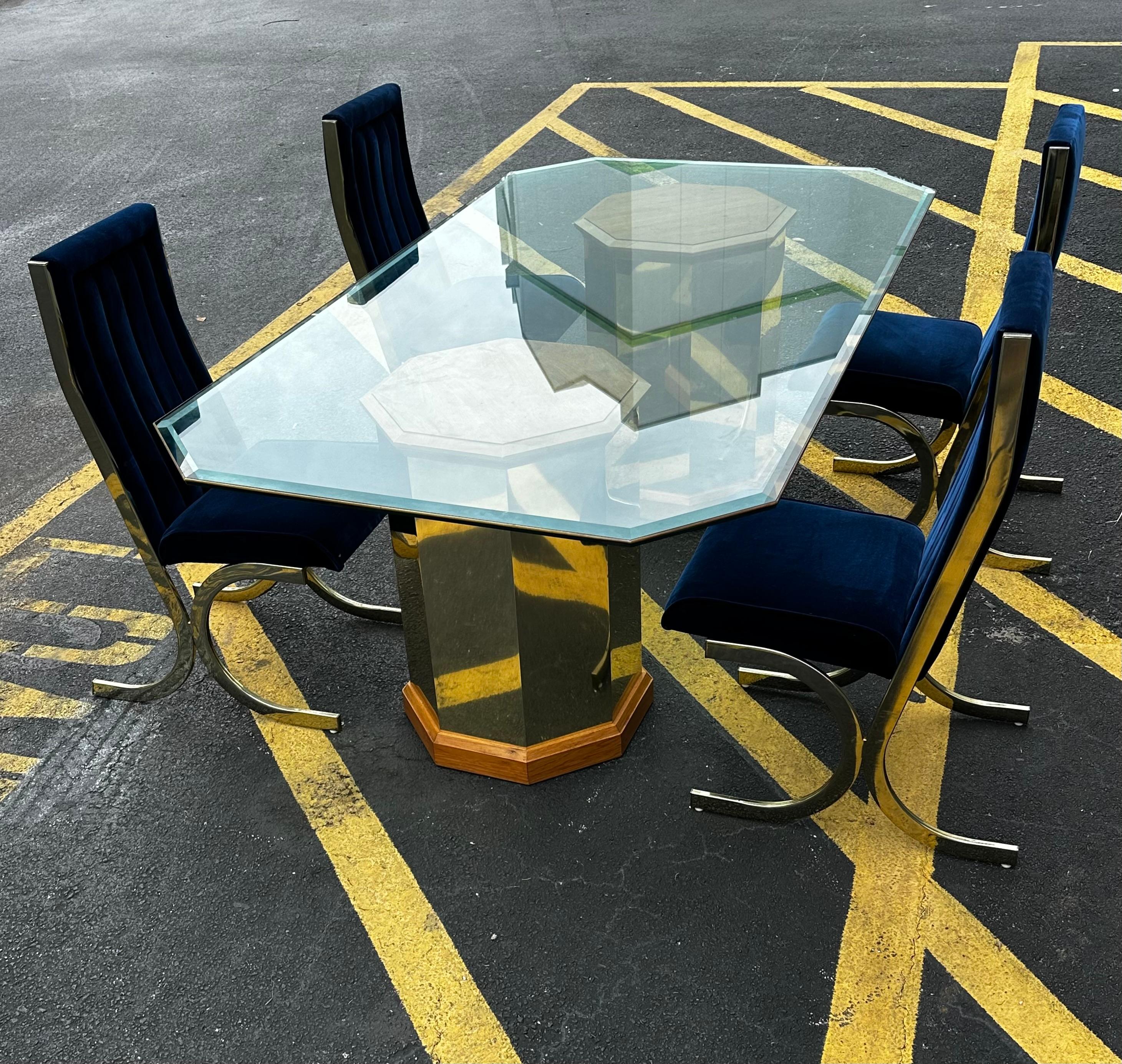 1970 Milo Baughman Double Pedestal Hexagonal Wood and Brass Table en vente 4