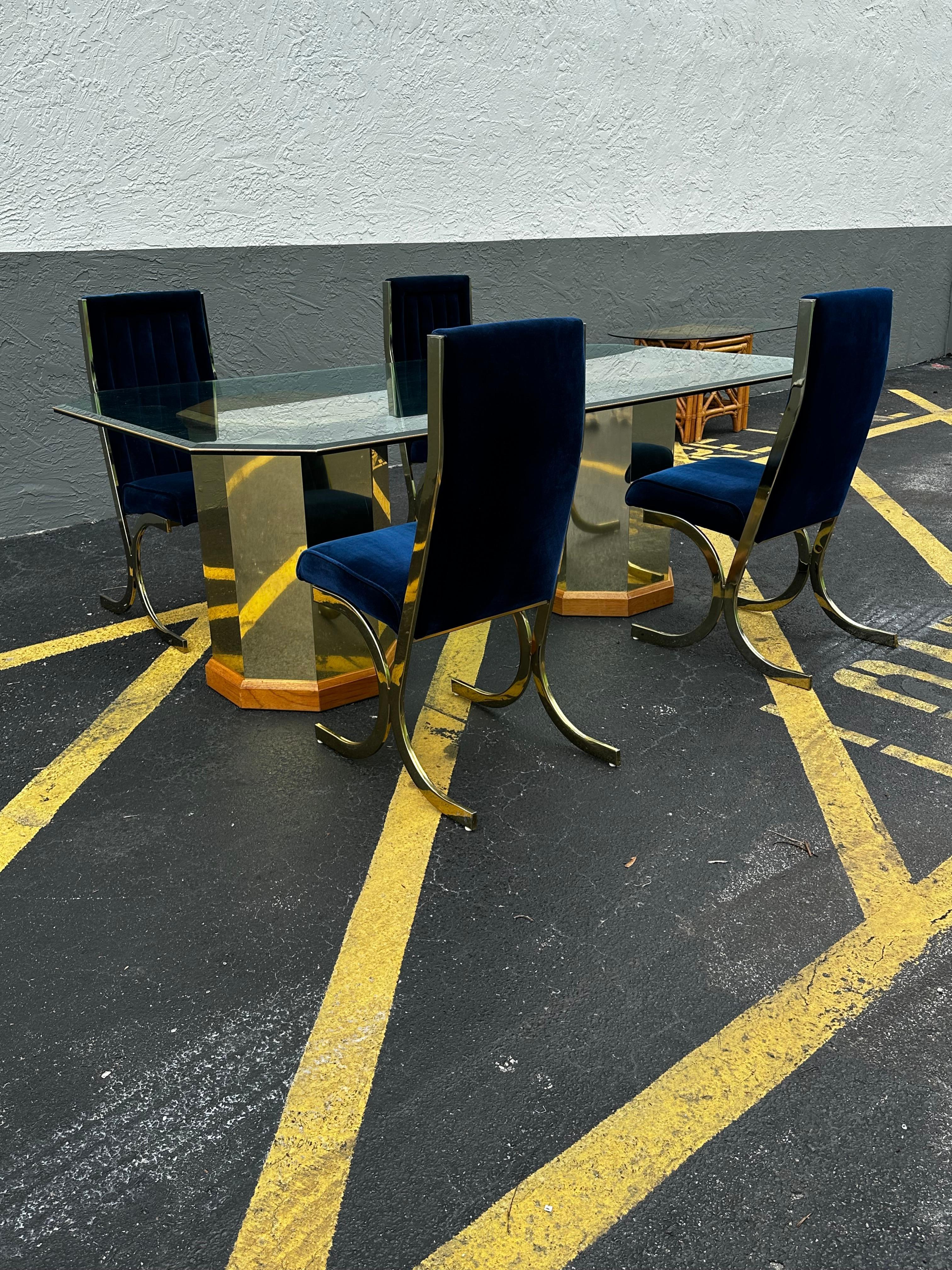 1970 Milo Baughman Double Pedestal Hexagonal Wood and Brass Table en vente 5