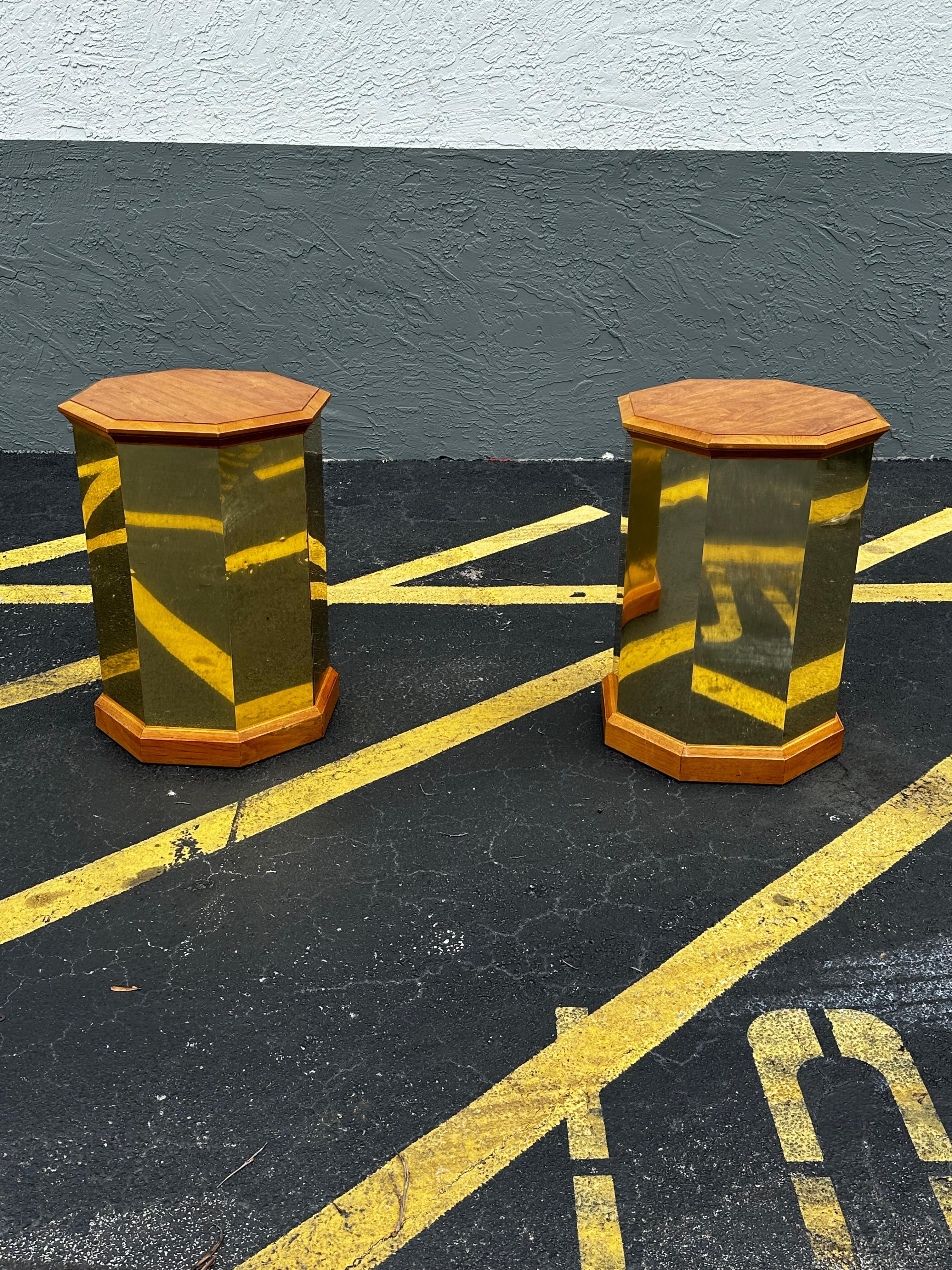 1970 Milo Baughman Double Pedestal Hexagonal Wood and Brass Table en vente 6