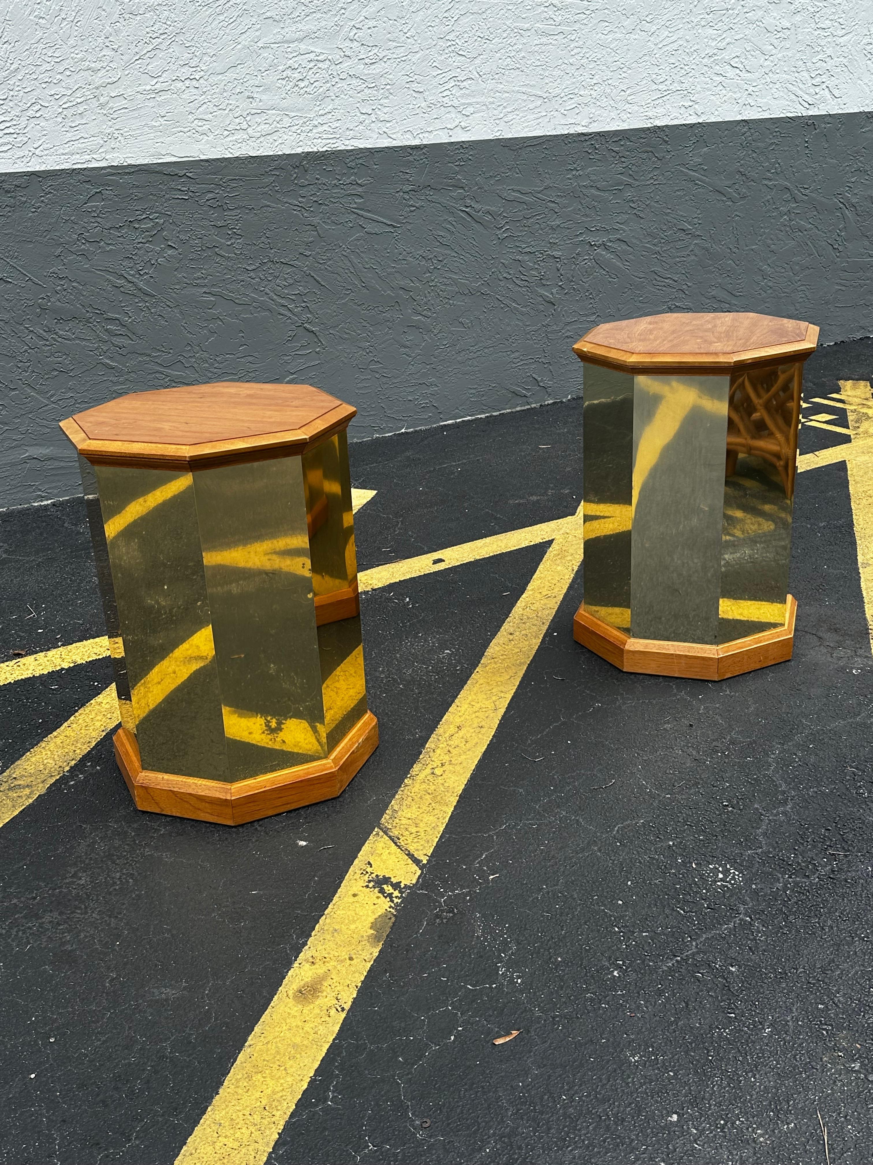 1970 Milo Baughman Double Pedestal Hexagonal Wood and Brass Table en vente 7