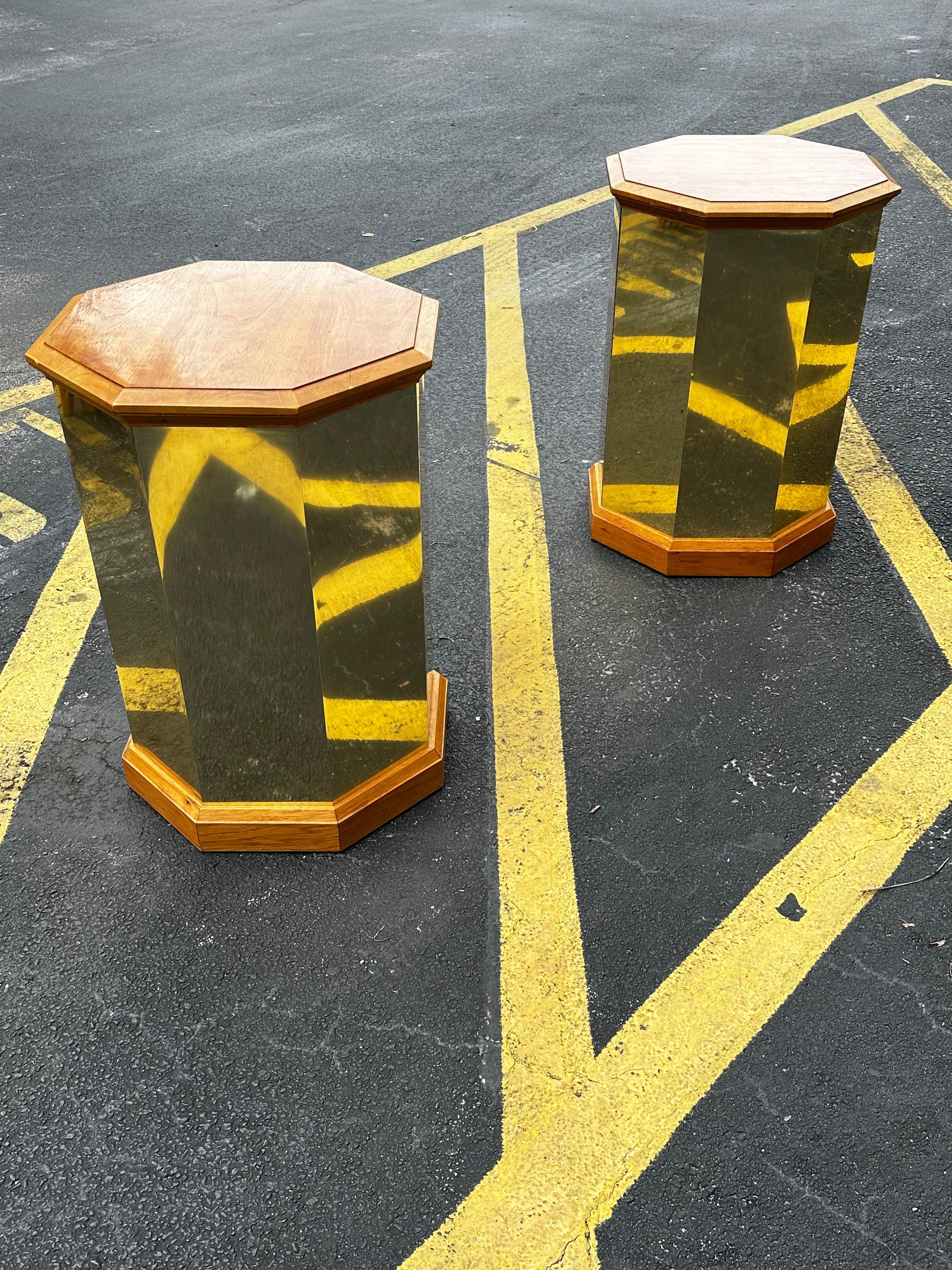 1970 Milo Baughman Double Pedestal Hexagonal Wood and Brass Table en vente 9