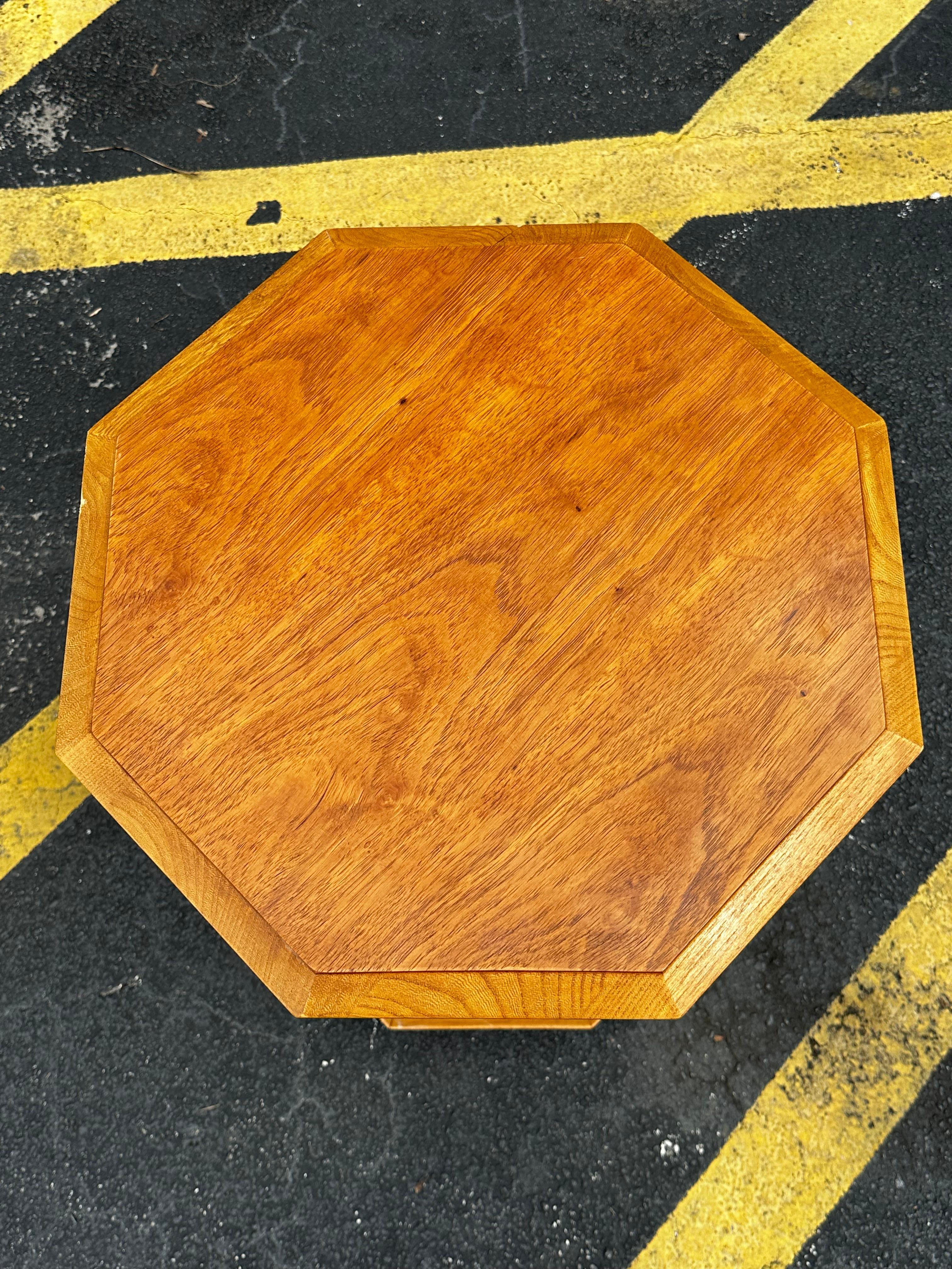 1970 Milo Baughman Double Pedestal Hexagonal Wood and Brass Table en vente 12