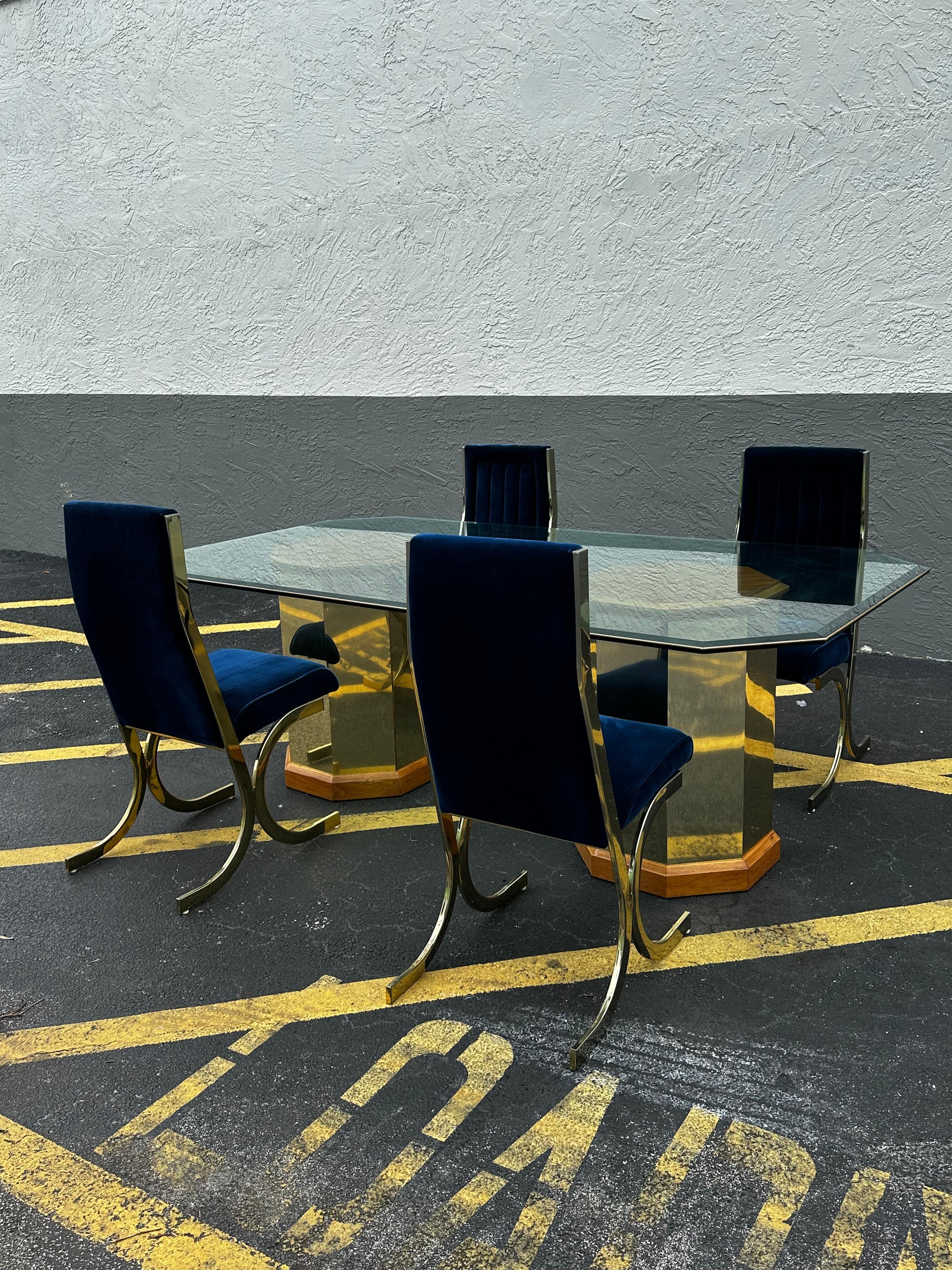 1970 Milo Baughman Double Pedestal Hexagonal Wood and Brass Table en vente 2