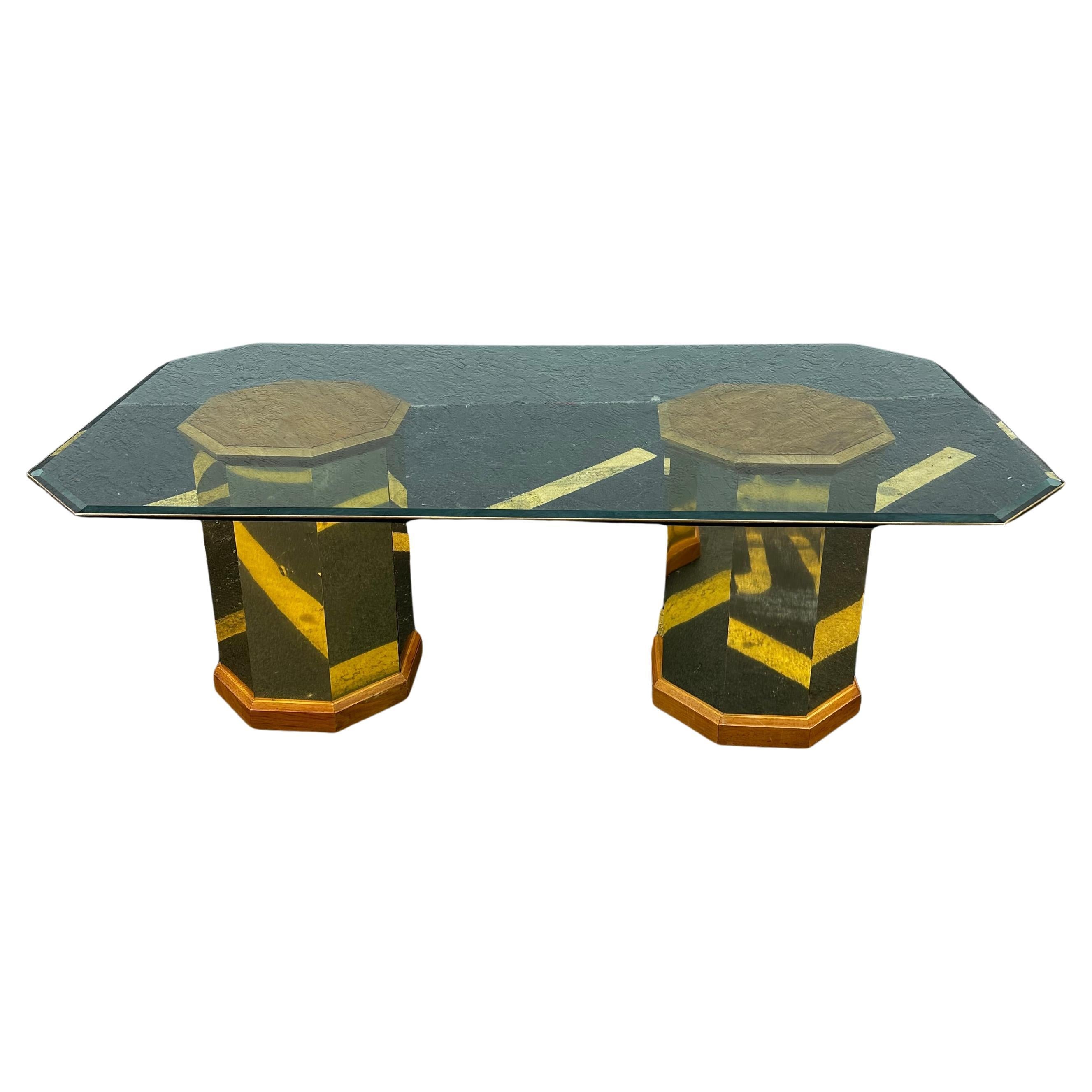 1970 Milo Baughman Double Pedestal Hexagonal Wood and Brass Table en vente