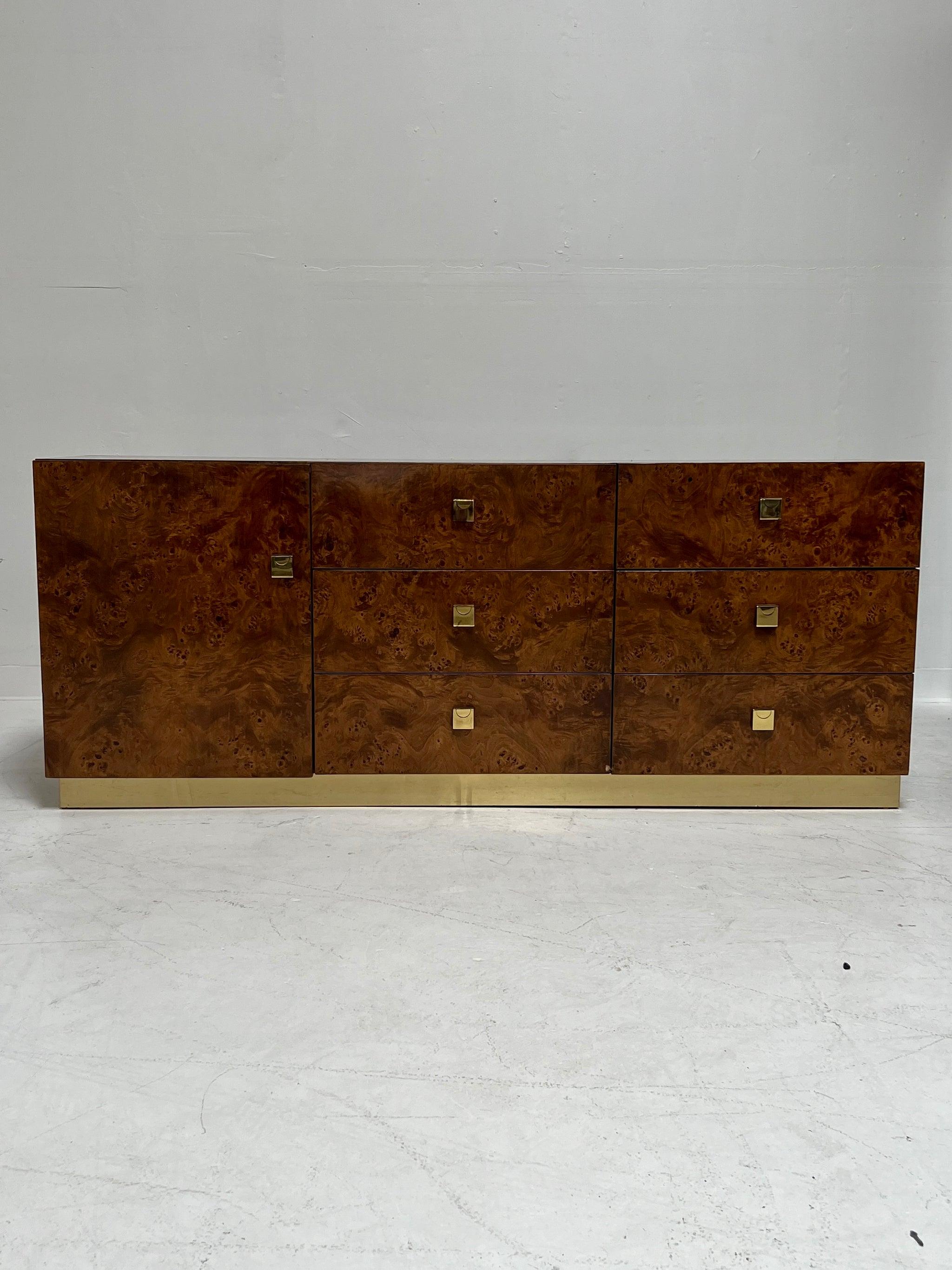 Milo Baughman for Founders by Thomasville Furniture.

Dated March 29, 1978.

Burl Wood and Brass Credenza/Buffet or Dresser in incredible condition.

The mirror is Detachable.

Dimensions: 

Width - 72”

Depth - 18”

Height - 29”

Pick-up and