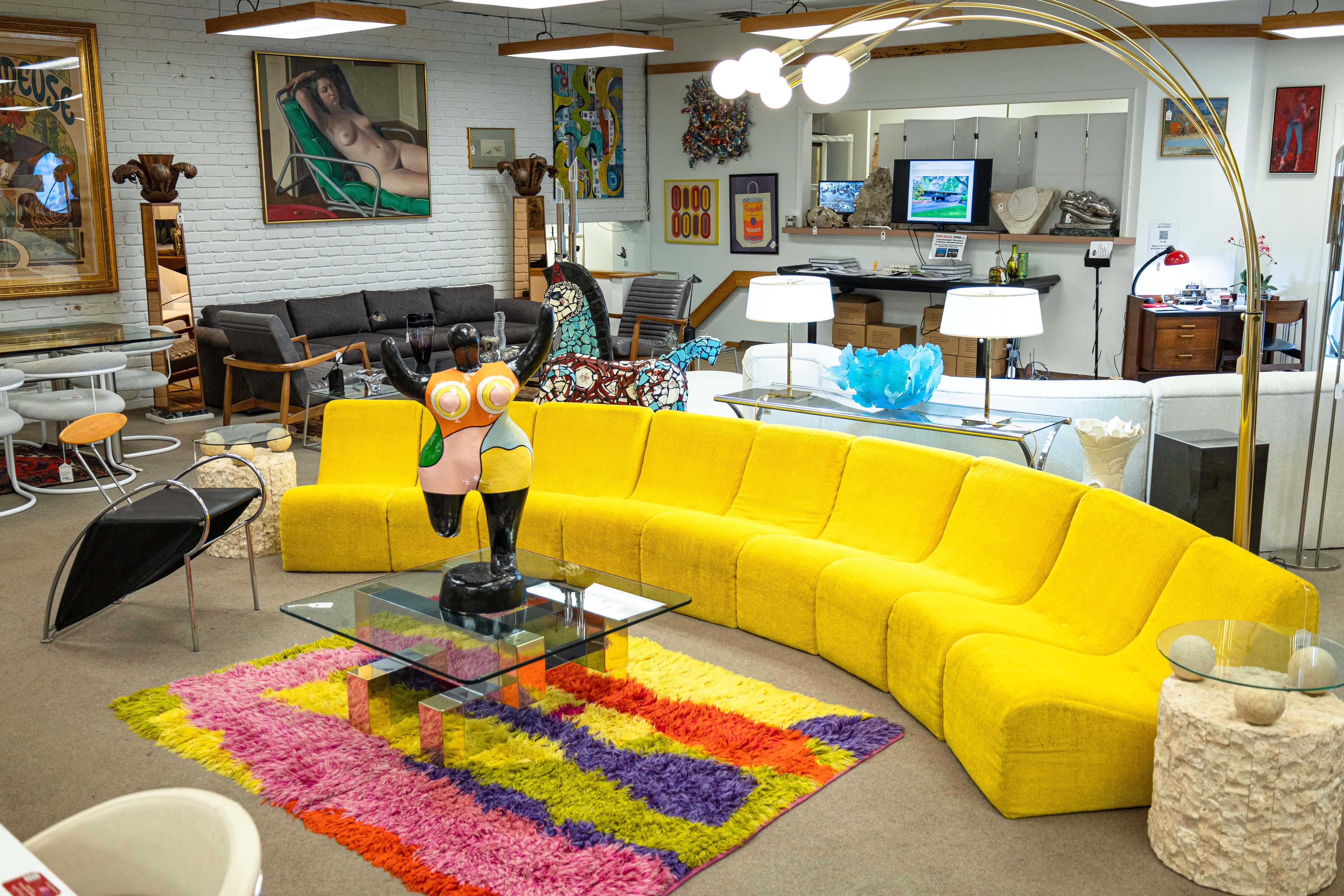 A vintage 1970s 9 piece Thayer Coggin sectional sofa. This extraordinary sectional sofa features an ultra-modular design with 9 pieces in total. Of the 9 pieces, there are two different sizes which fit together in a variety of ways; 3 smaller and 6