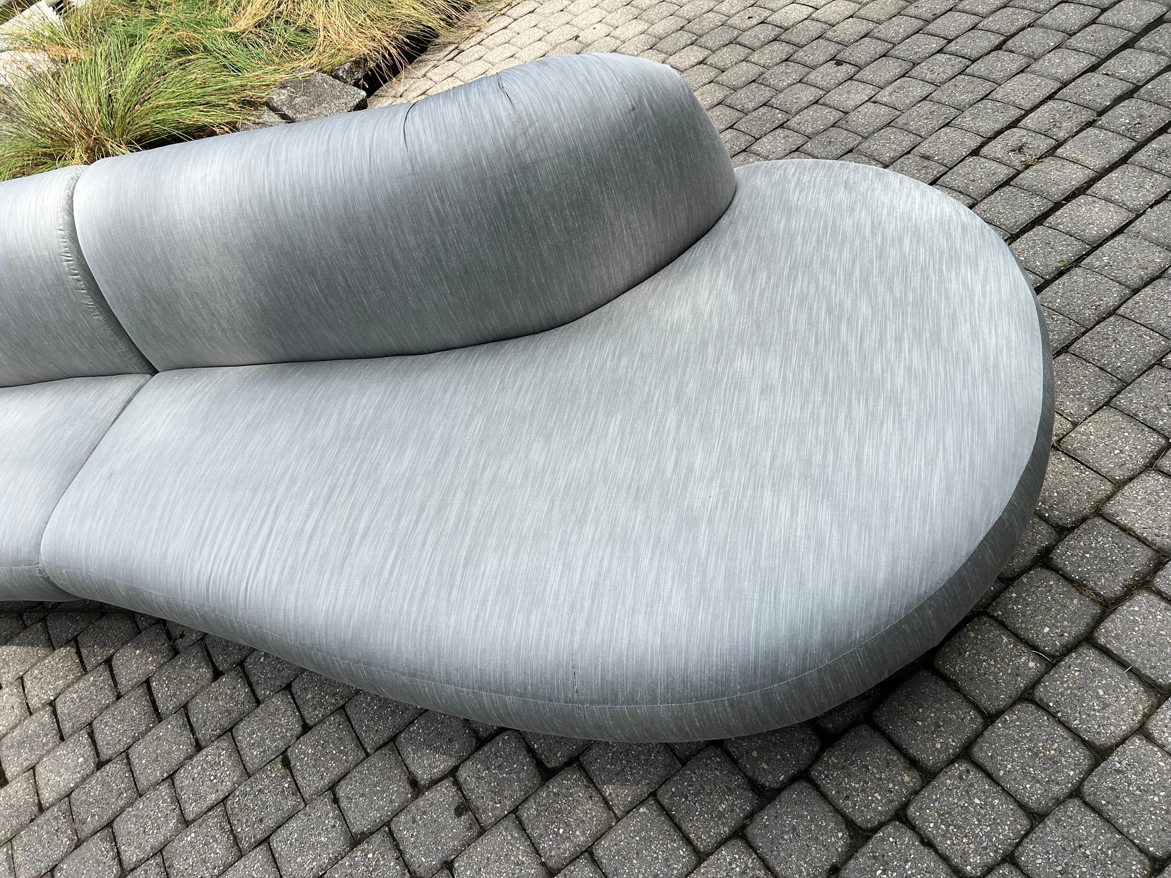 1970 Milo Baughman for Thayer Serpentine Sectional With Chrome Mirror Base

Longueur totale : 186
Profondeur : 50
Hauteur : 32
Hauteur d'assise : 17
Profondeur d'assise : 20

Longueur de la pièce individuelle
gauche : 73
milieu : 40
à droite : 74
