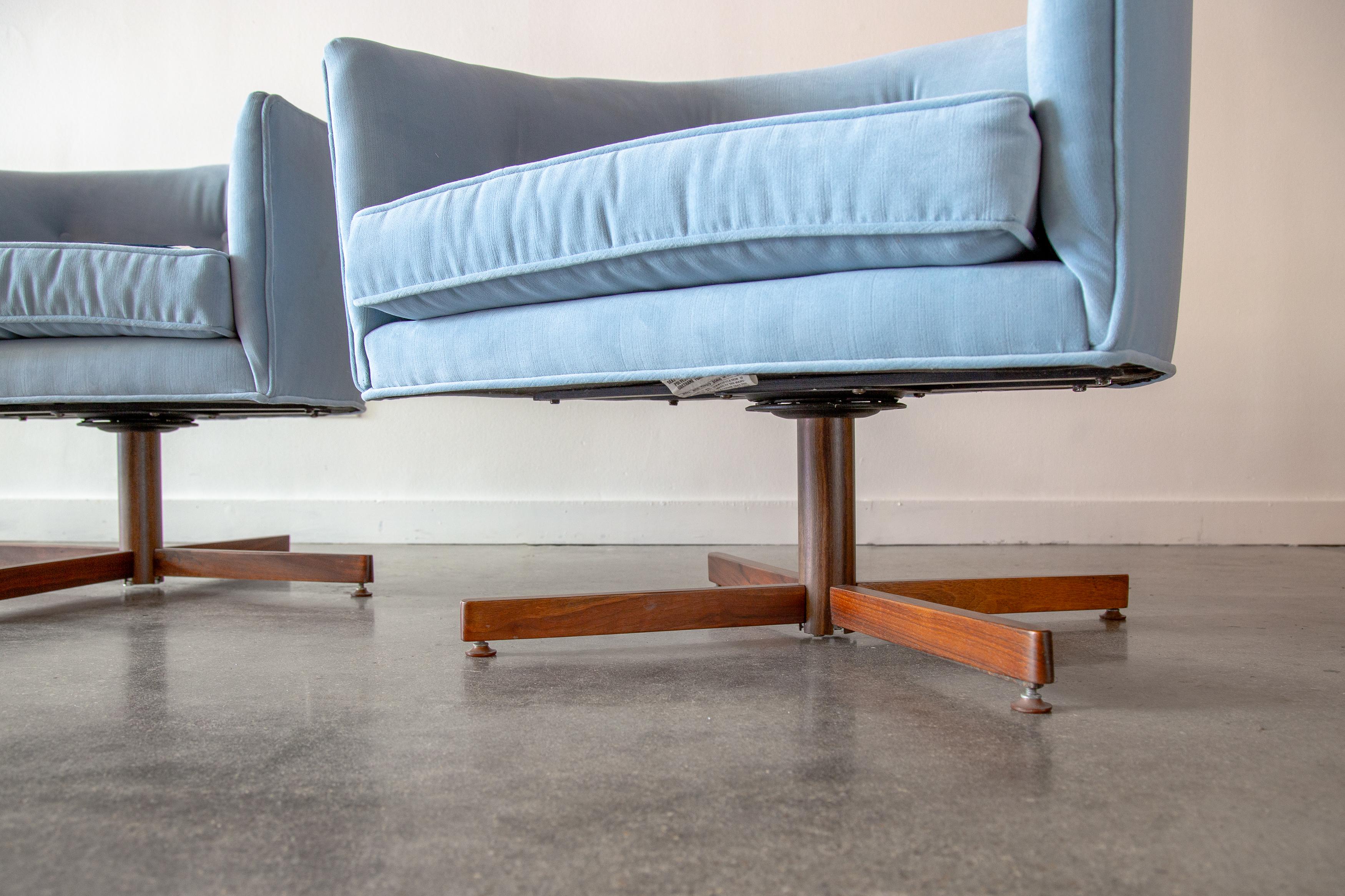 1970s Milo Baughman for Thayer Coggin Swivel tub chairs walnut pedestals a pair 3