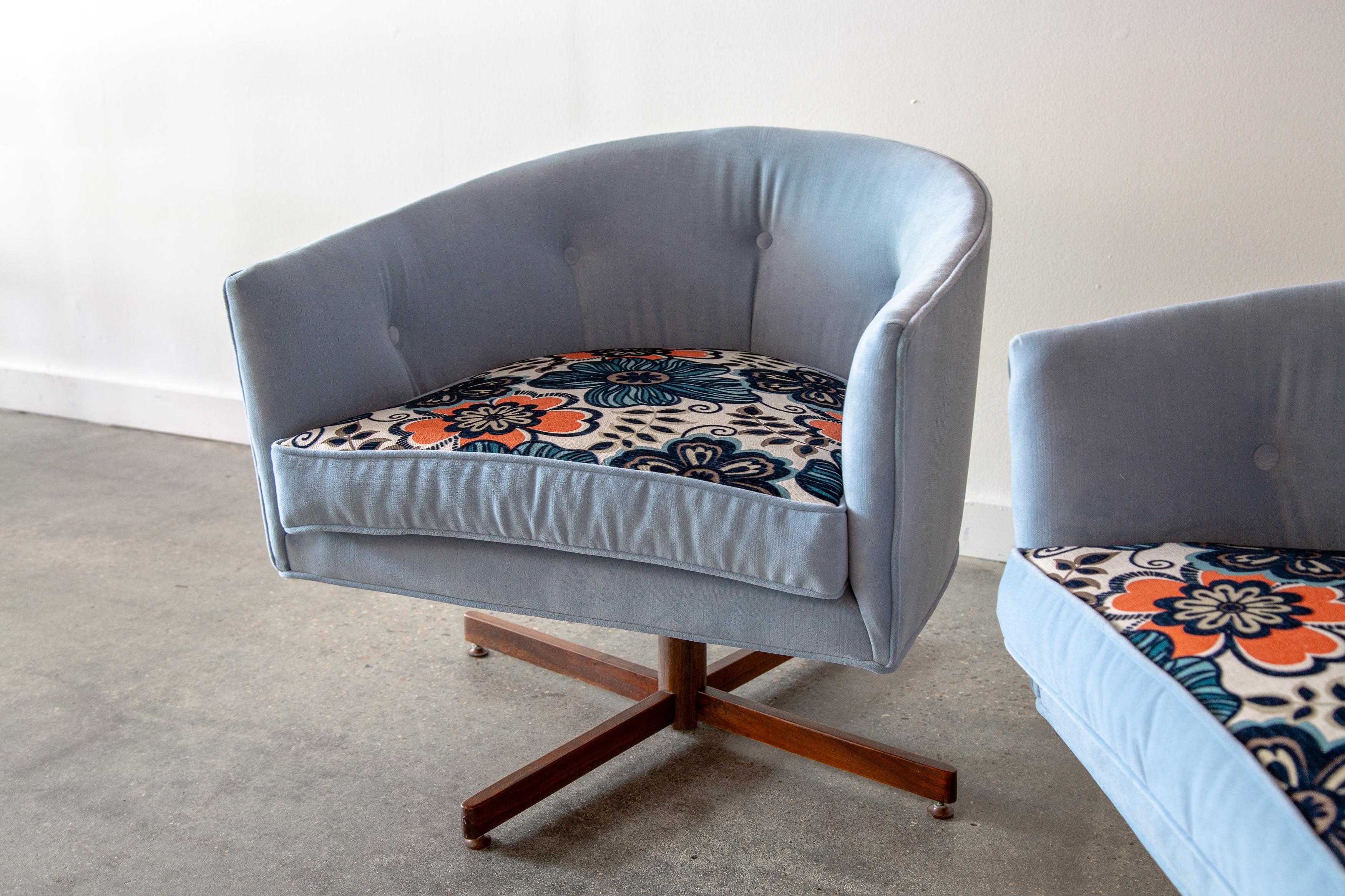 1970s Milo Baughman for Thayer Coggin Swivel tub chairs walnut pedestals a pair 7