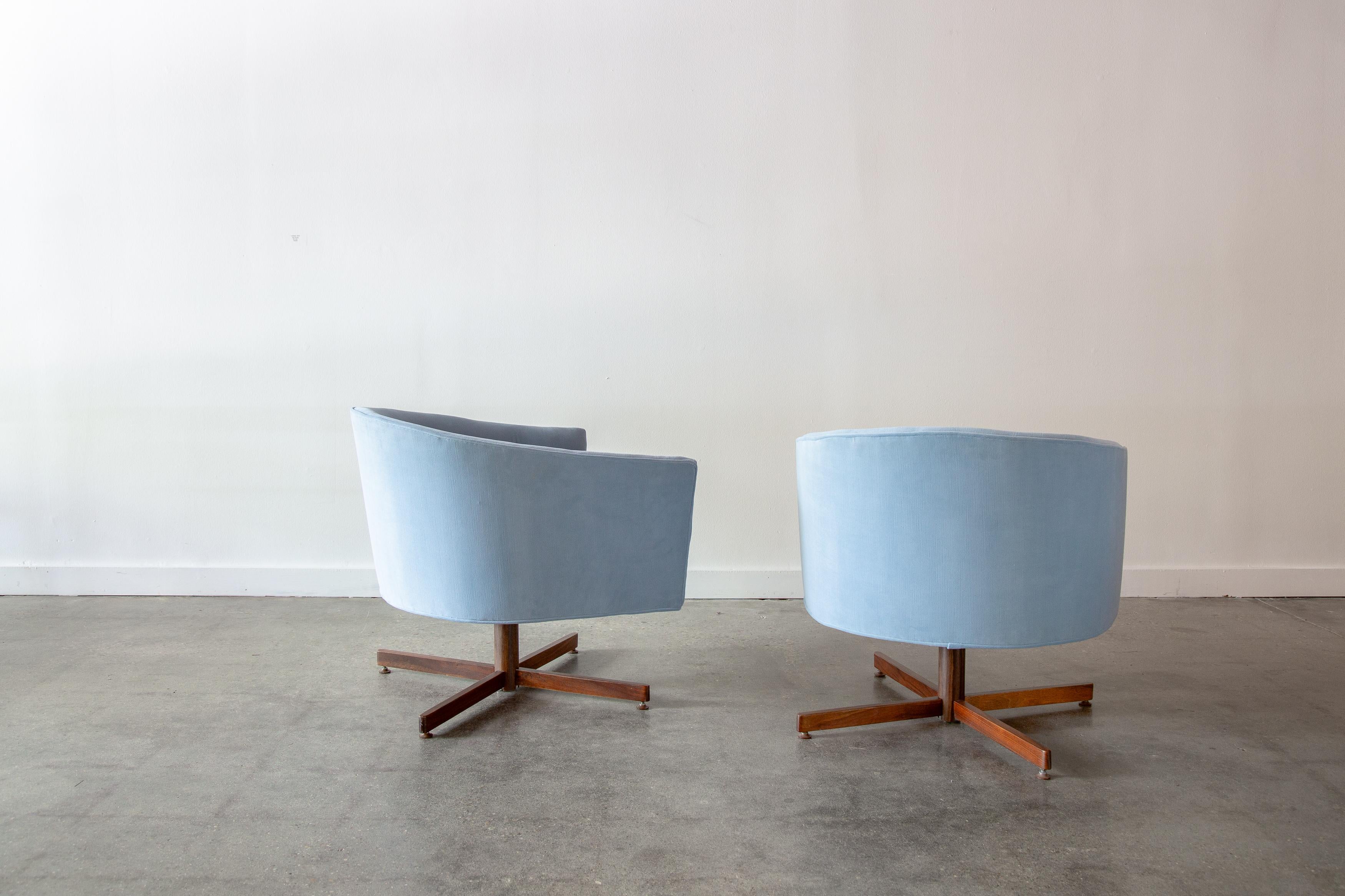 Mid-Century Modern 1970s Milo Baughman for Thayer Coggin Swivel tub chairs walnut pedestals a pair
