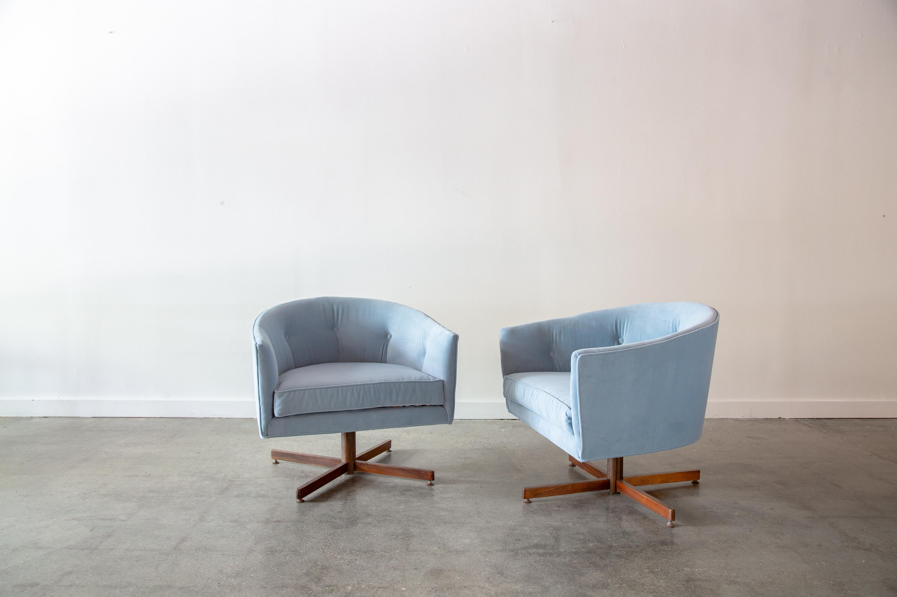 1970s Milo Baughman for Thayer Coggin Swivel tub chairs walnut pedestals a pair In Good Condition In Virginia Beach, VA