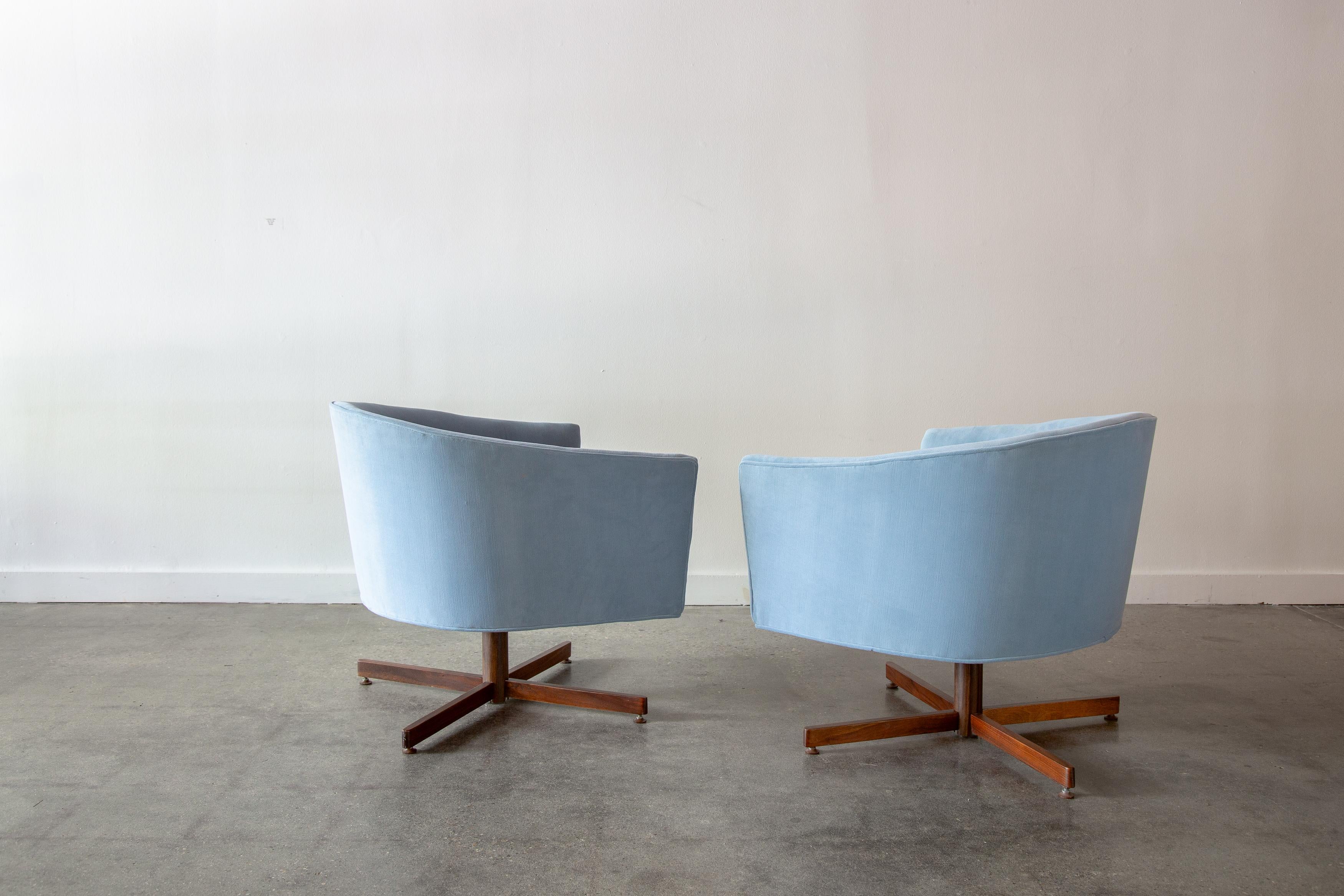 Late 20th Century 1970s Milo Baughman for Thayer Coggin Swivel tub chairs walnut pedestals a pair