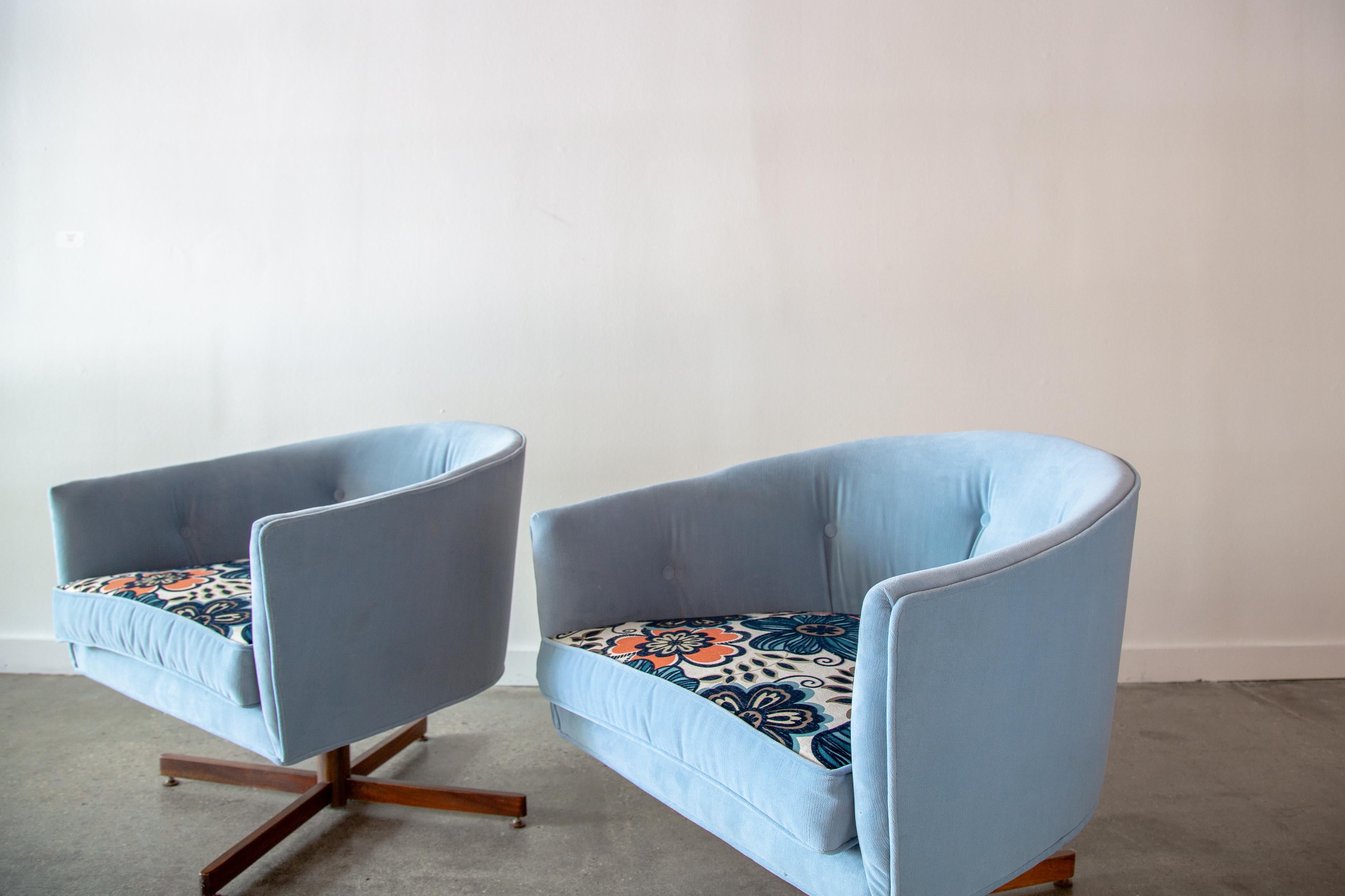 1970s Milo Baughman for Thayer Coggin Swivel tub chairs walnut pedestals a pair 2