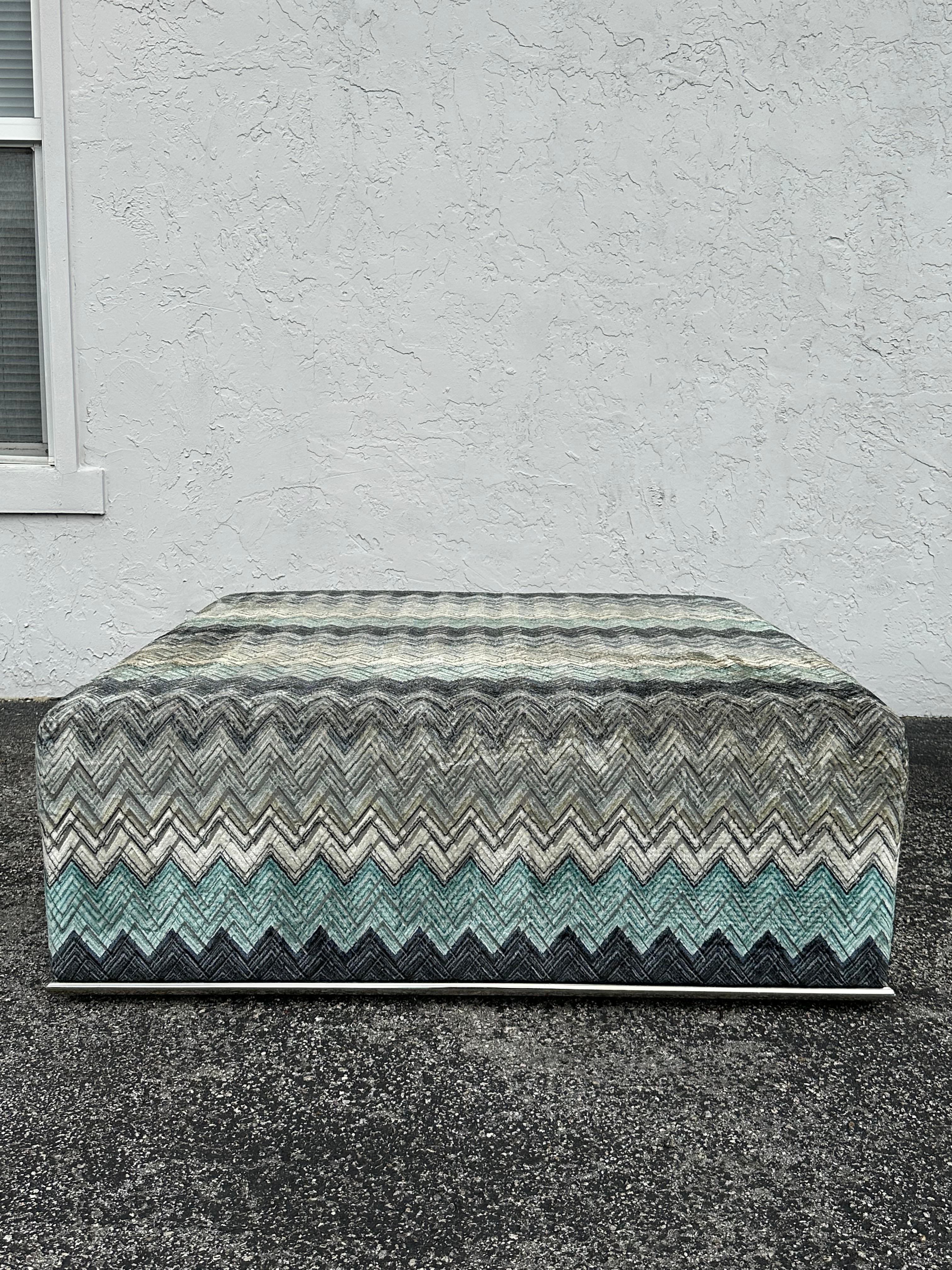 Milo Baughman Jack Larsen Samt-Ottoman-Couchtisch, 2er-Set, 1970er Jahre (amerikanisch) im Angebot