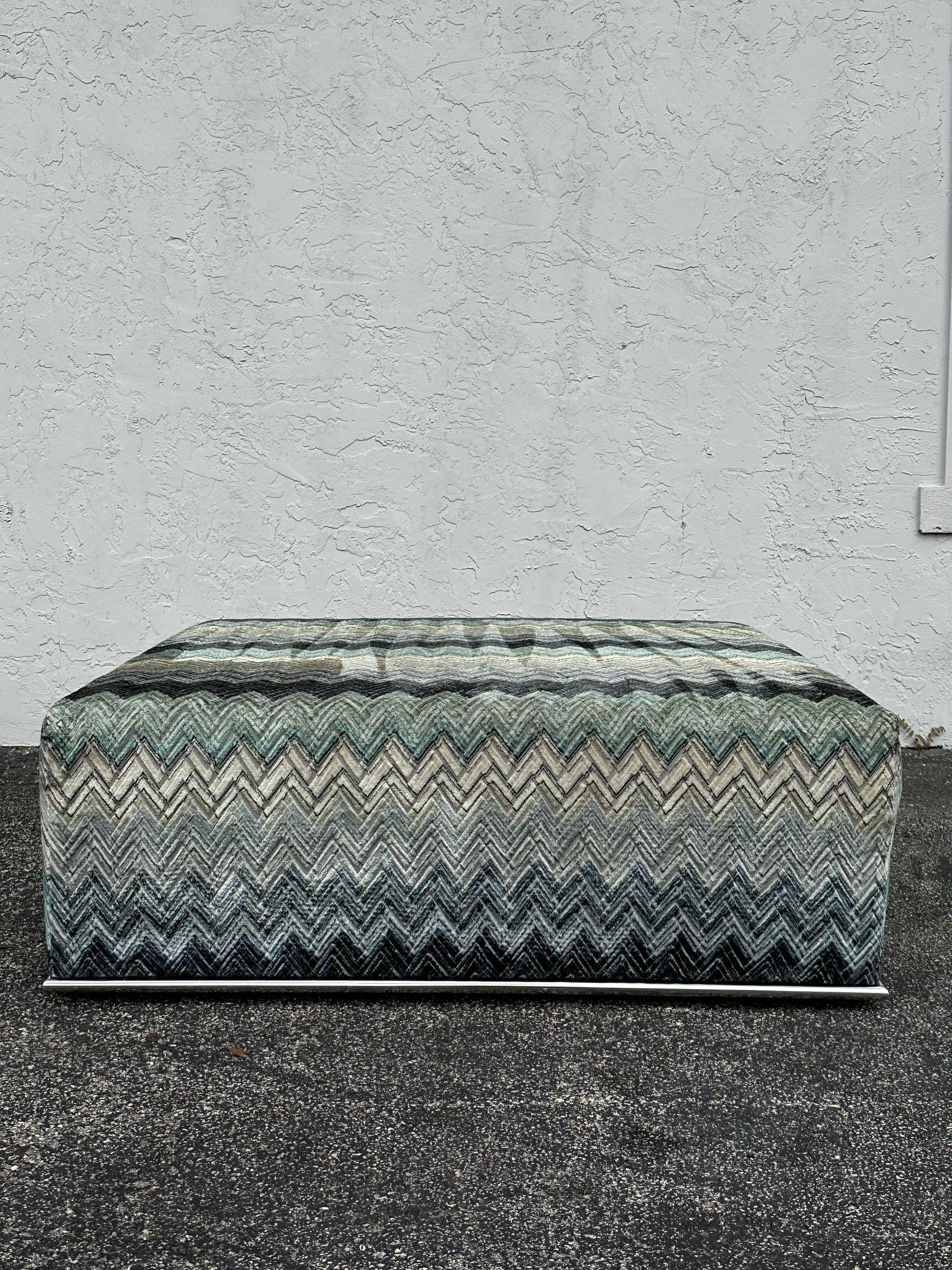 Milo Baughman Jack Larsen Samt-Ottoman-Couchtisch, 2er-Set, 1970er Jahre (Ende des 20. Jahrhunderts) im Angebot