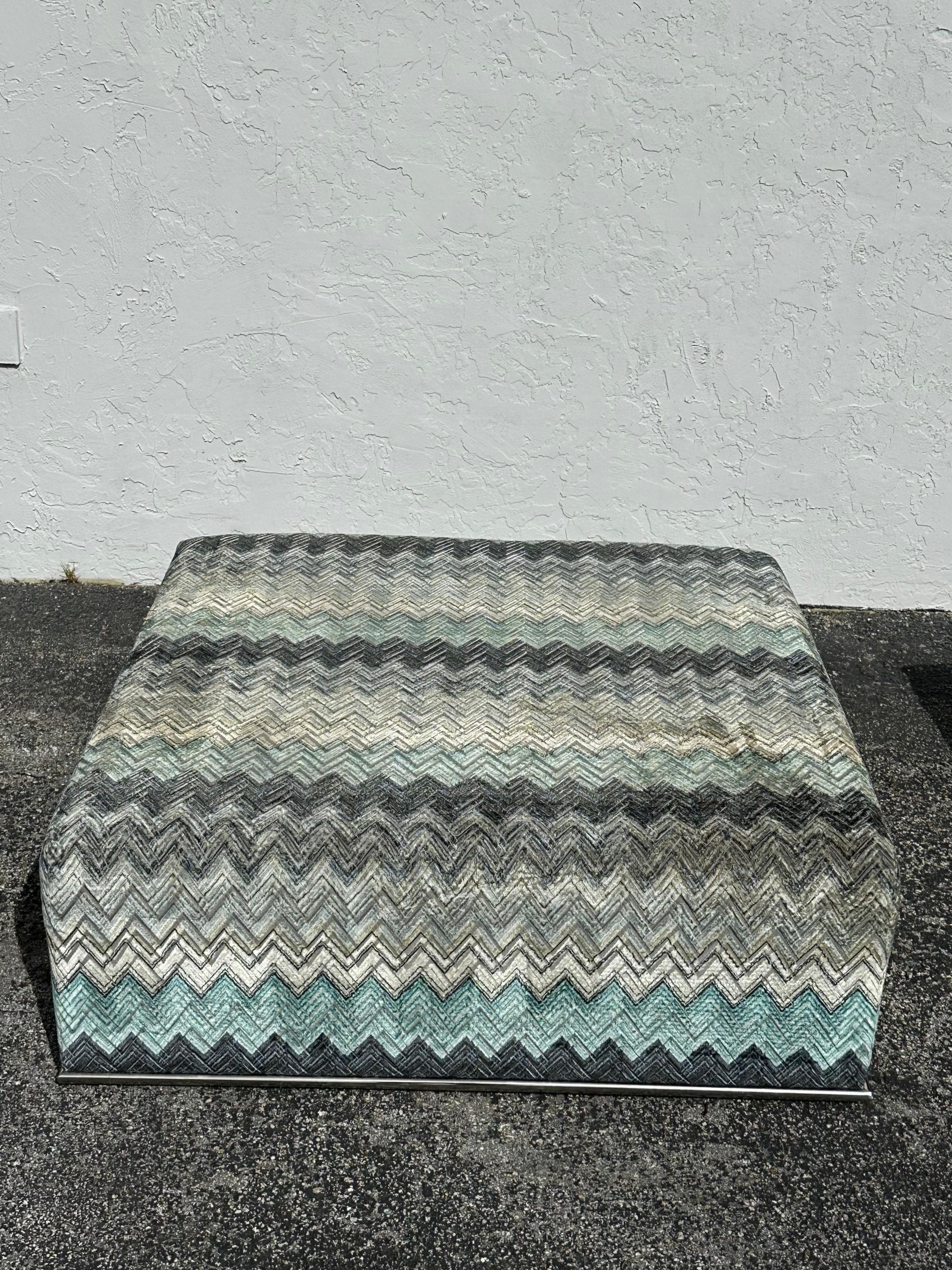 Milo Baughman Jack Larsen Samt-Ottoman-Couchtisch, 2er-Set, 1970er Jahre (Polster) im Angebot