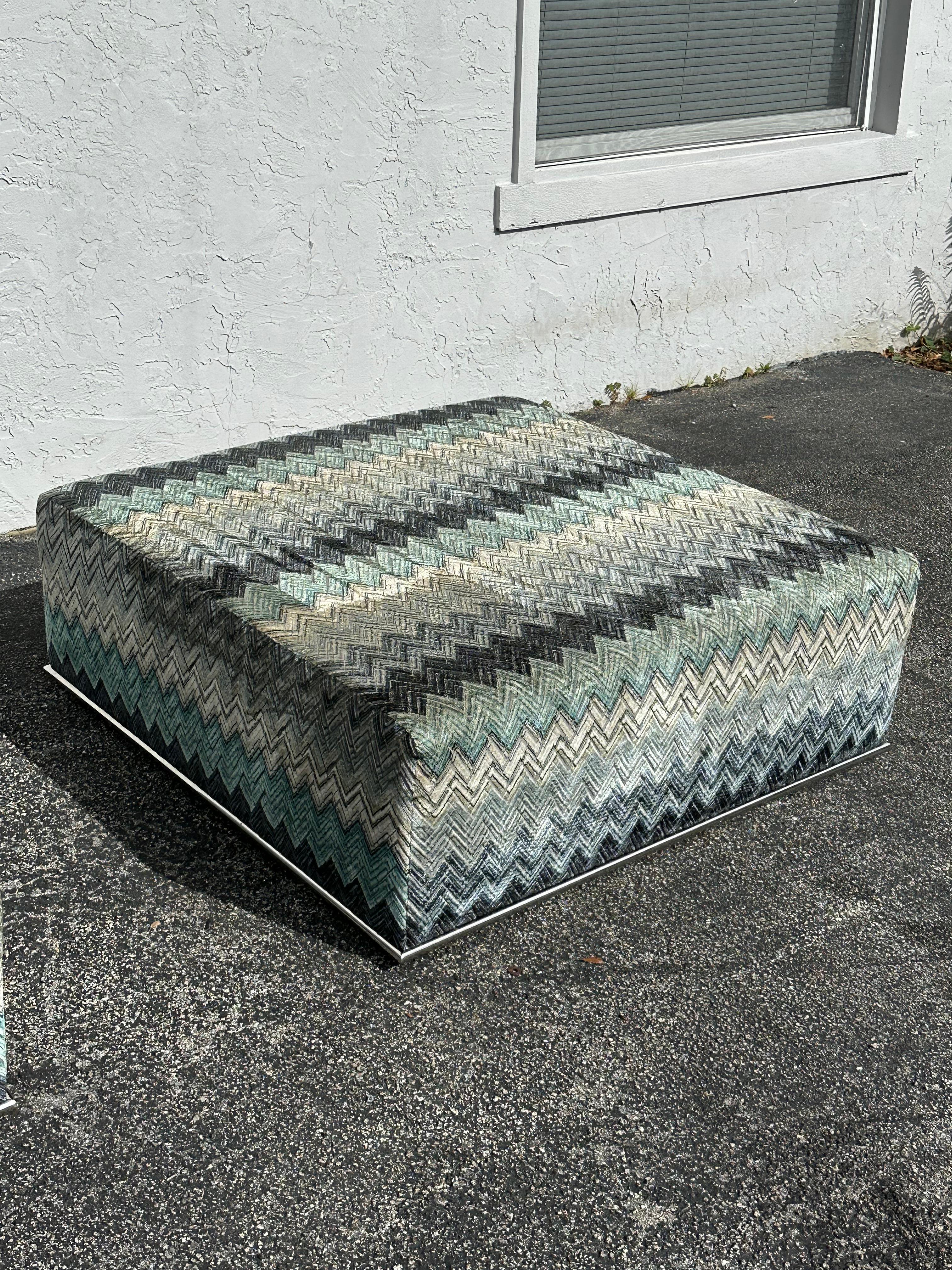 Milo Baughman Jack Larsen Samt-Ottoman-Couchtisch, 2er-Set, 1970er Jahre im Angebot 1