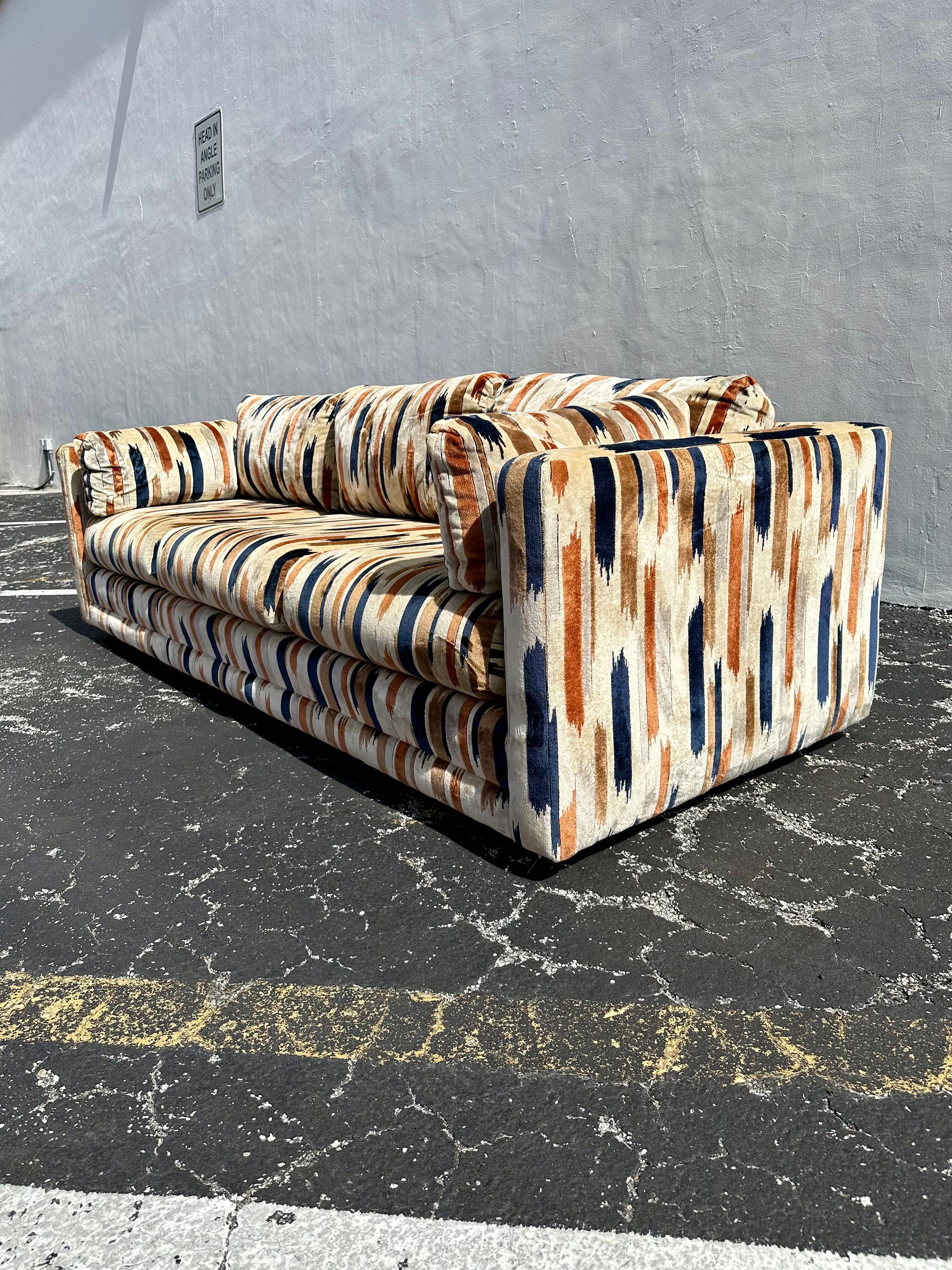1970s Milo Baughman Jack Lenor Larsen Navy Biege Velvet Tuxedo Sofas, Set of 2 In Good Condition In Fort Lauderdale, FL