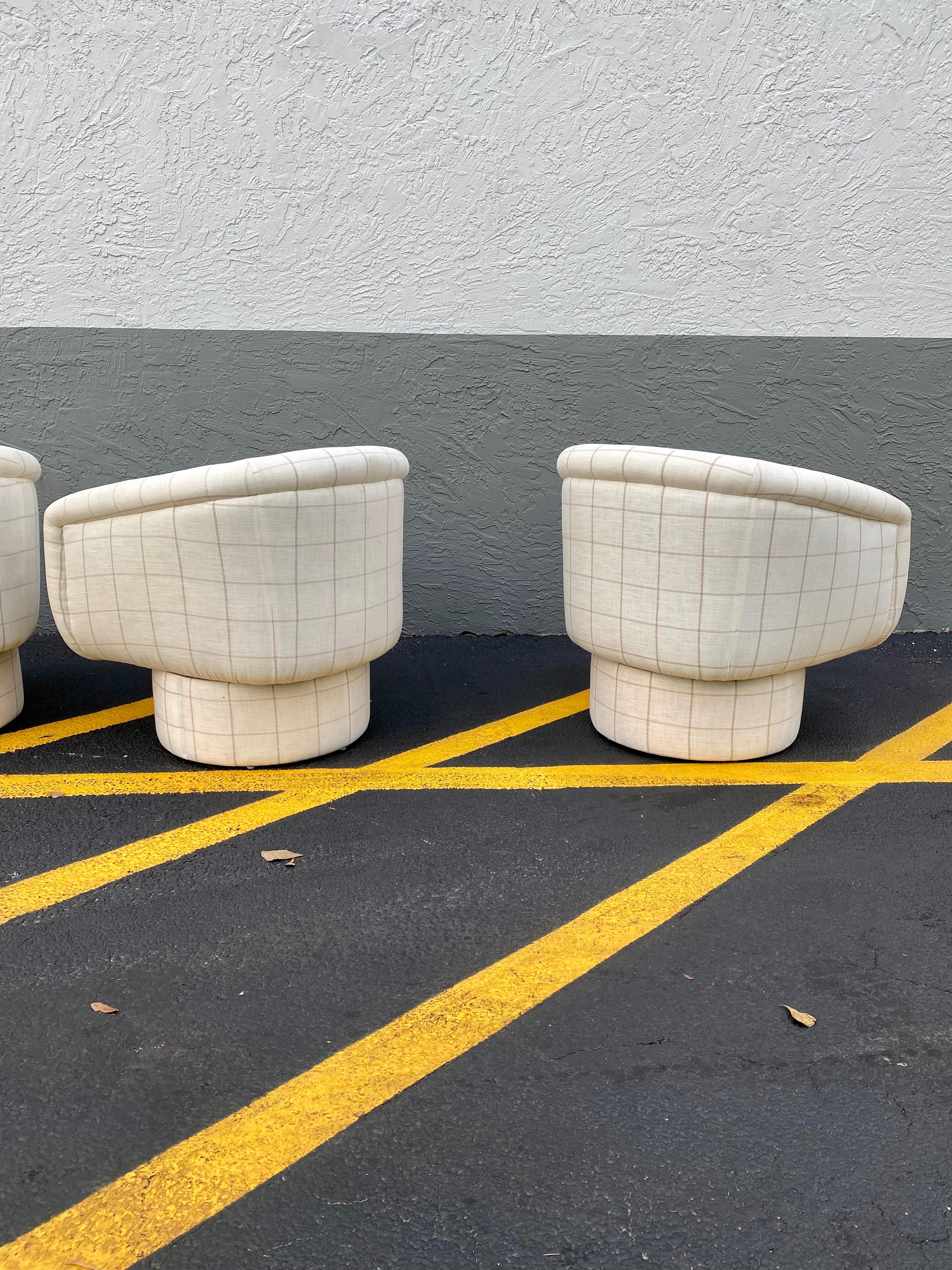 1970s Milo Baughman Linen Barrel Swivel Chairs, Set of 2 2