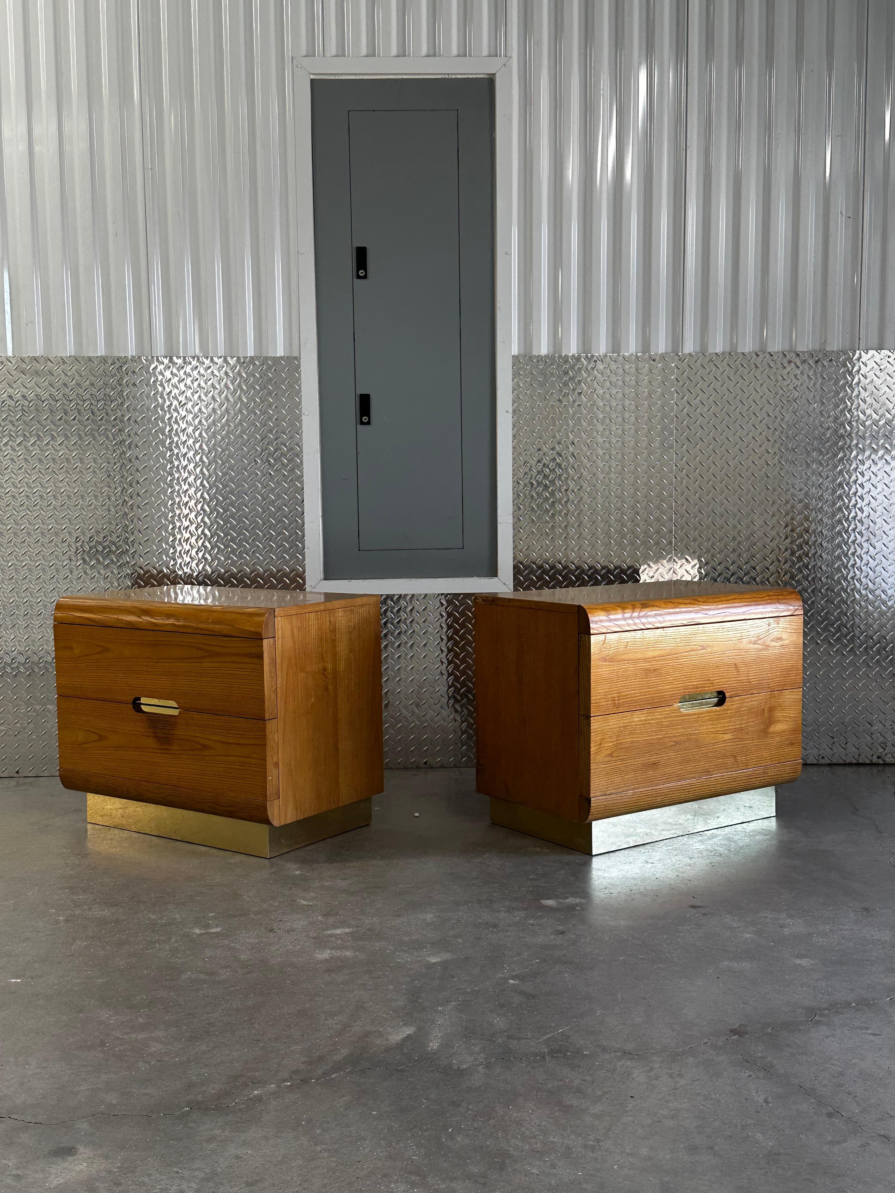 American 1970s Milo Baughman Oak Brass Floating Waterfall Plinth Base Nightstand Set of 2 For Sale