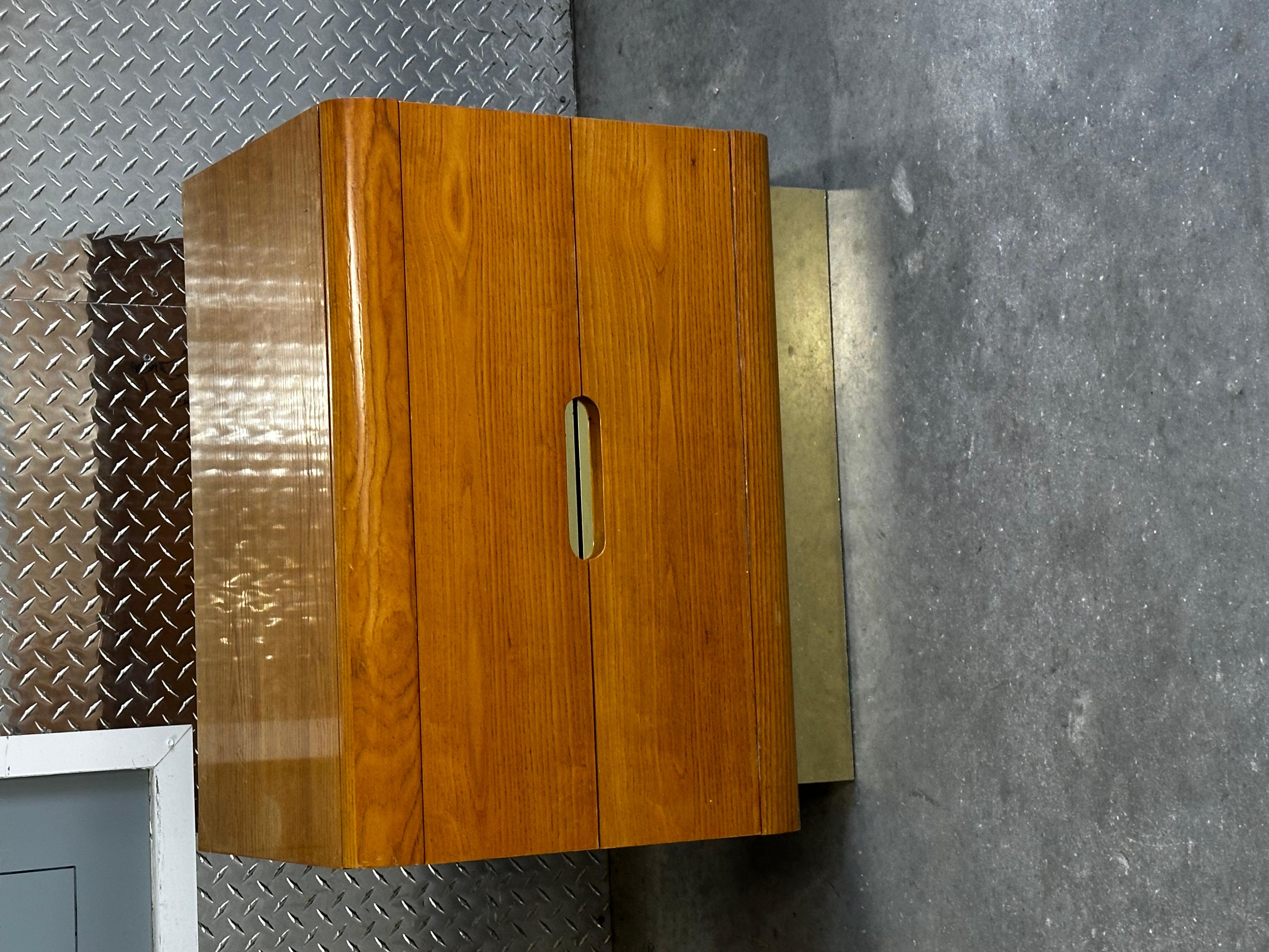 Late 20th Century 1970s Milo Baughman Oak Brass Floating Waterfall Plinth Base Nightstand Set of 2 For Sale